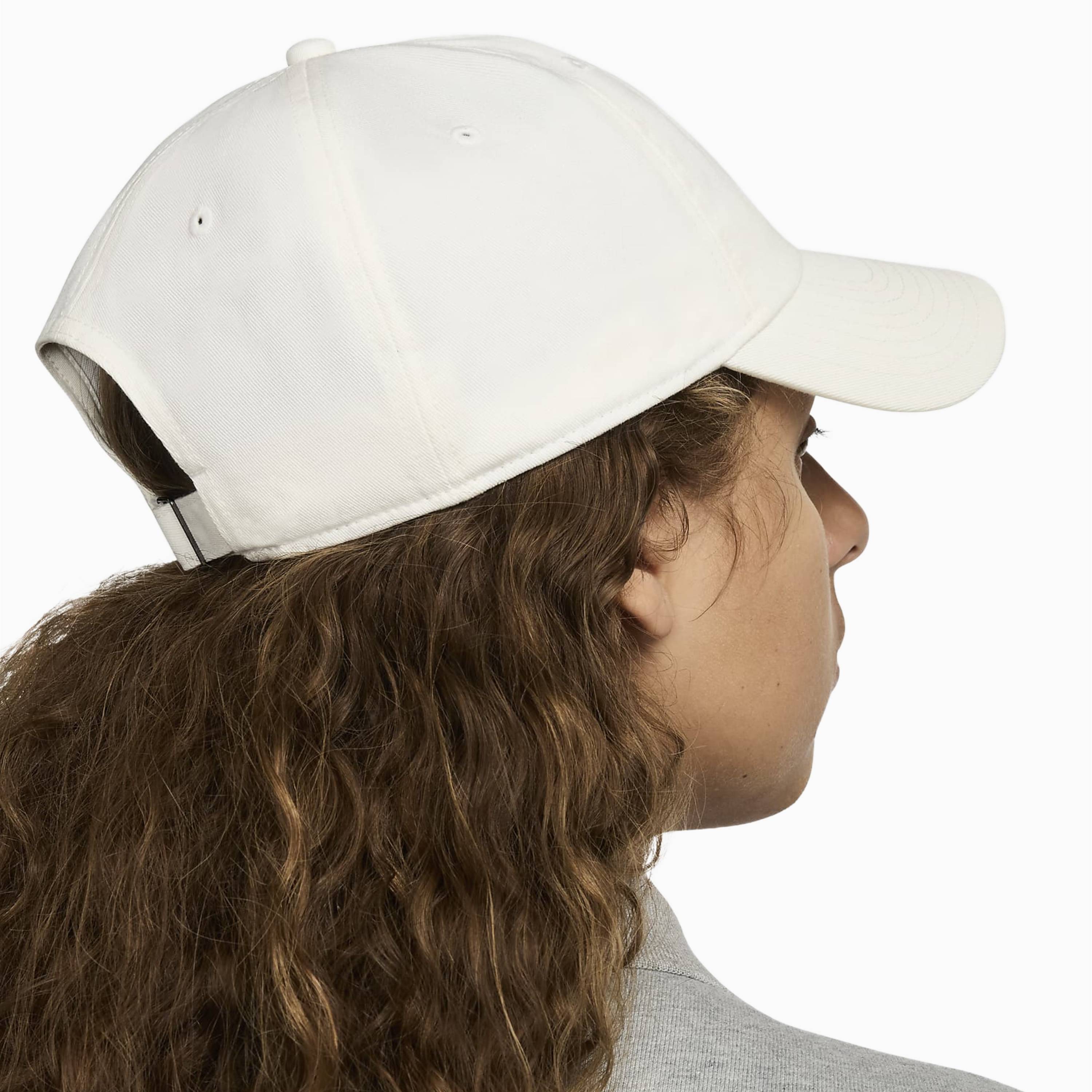 NIKE CLUB UNESTRUCTURED FUTURA WASH CAP SAIL & WHITE - FB5368