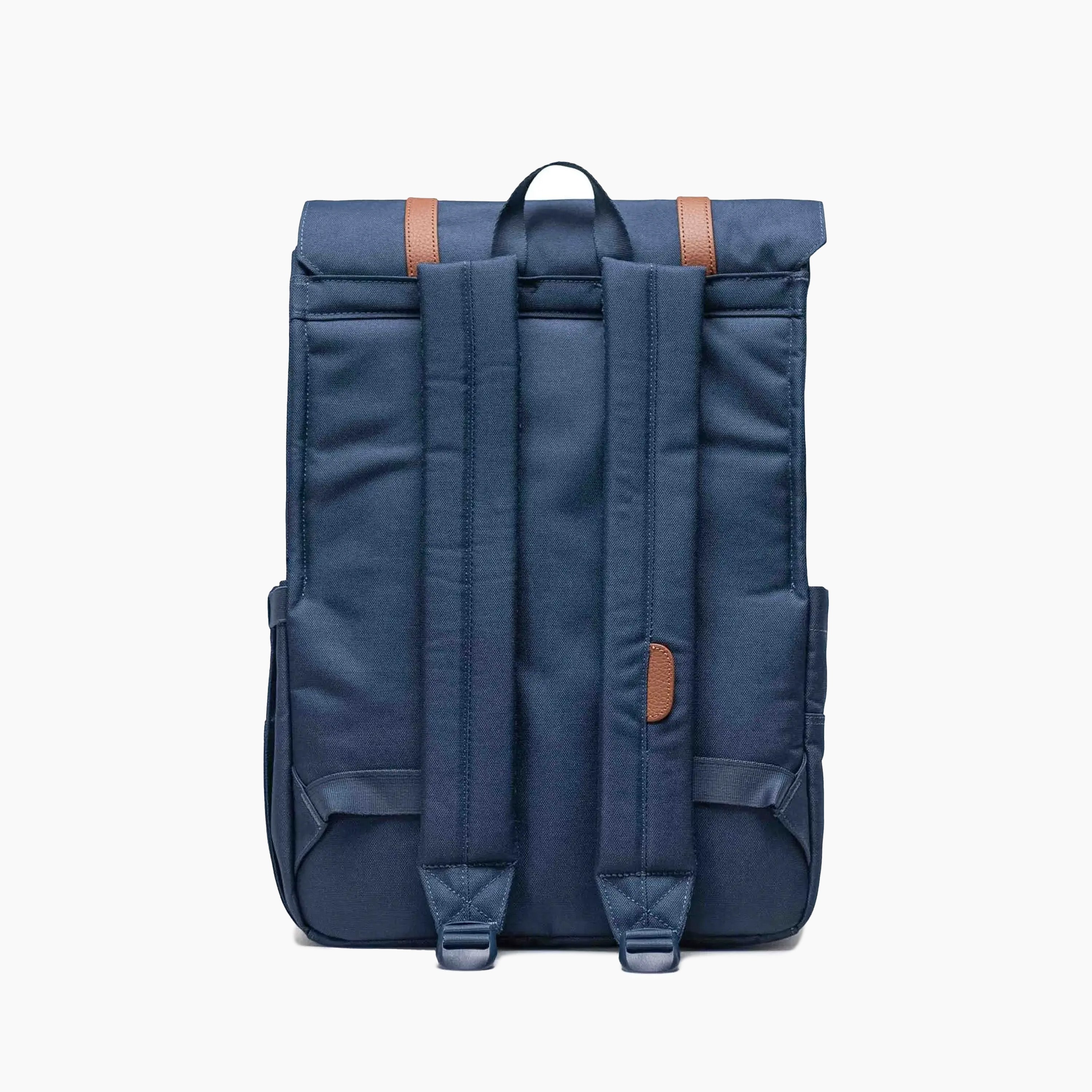 Mochila Herschel | Esbelto, limpio, hecho para moverse. Creada para desplazarse por el terreno de la ciudad en bicicleta o a pie, optimizada para deslizarse a través de autobuses y trenes llenos de gente; sin importar cómo viaje, la mochila Survey lleva consigo sus elementos esenciales para el día a día.