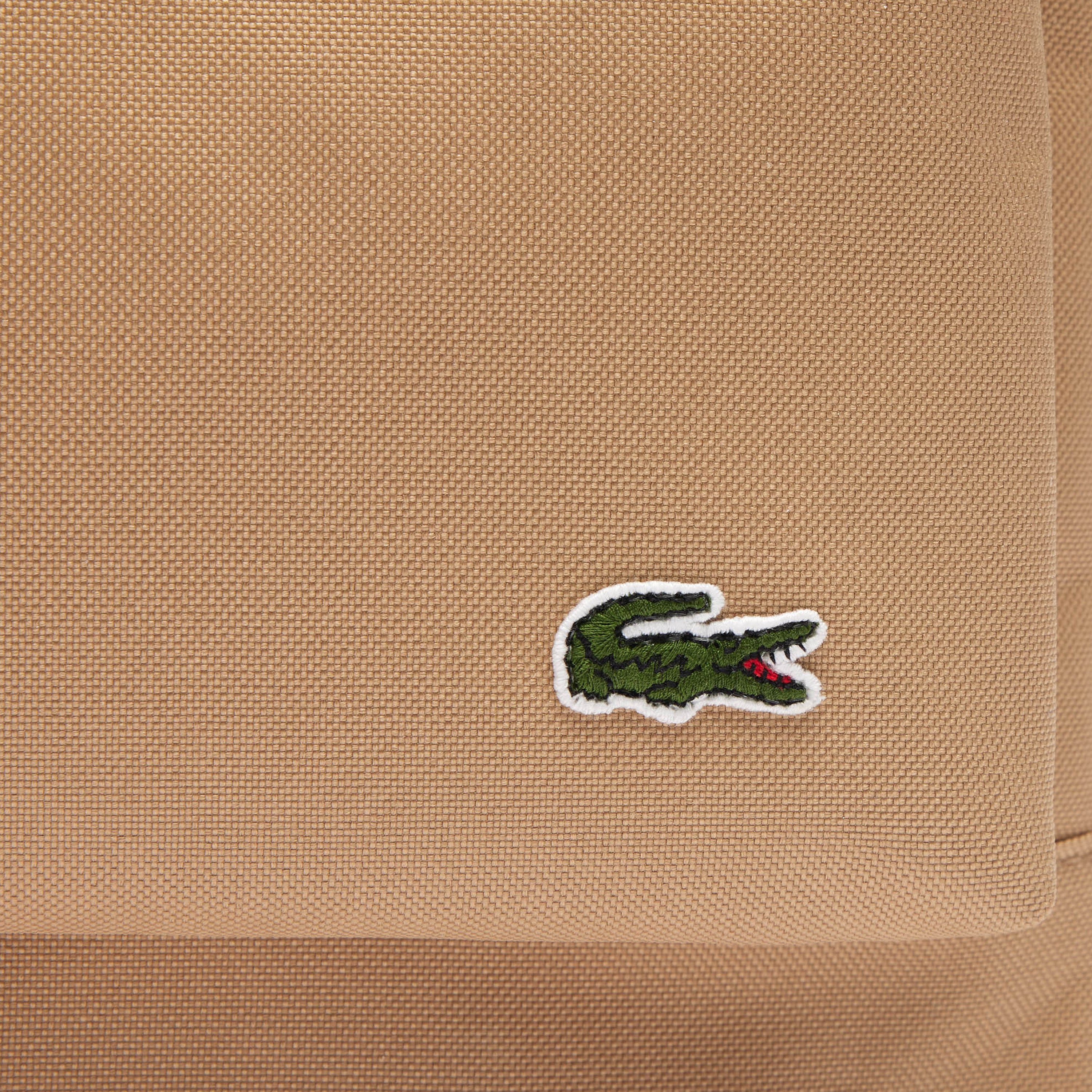 Mochila Lacoste | Un accesorio funcional para un almacenamiento práctico. Guarda todo lo que necesitas en esta mochila diseñada para la vida cotidiana.