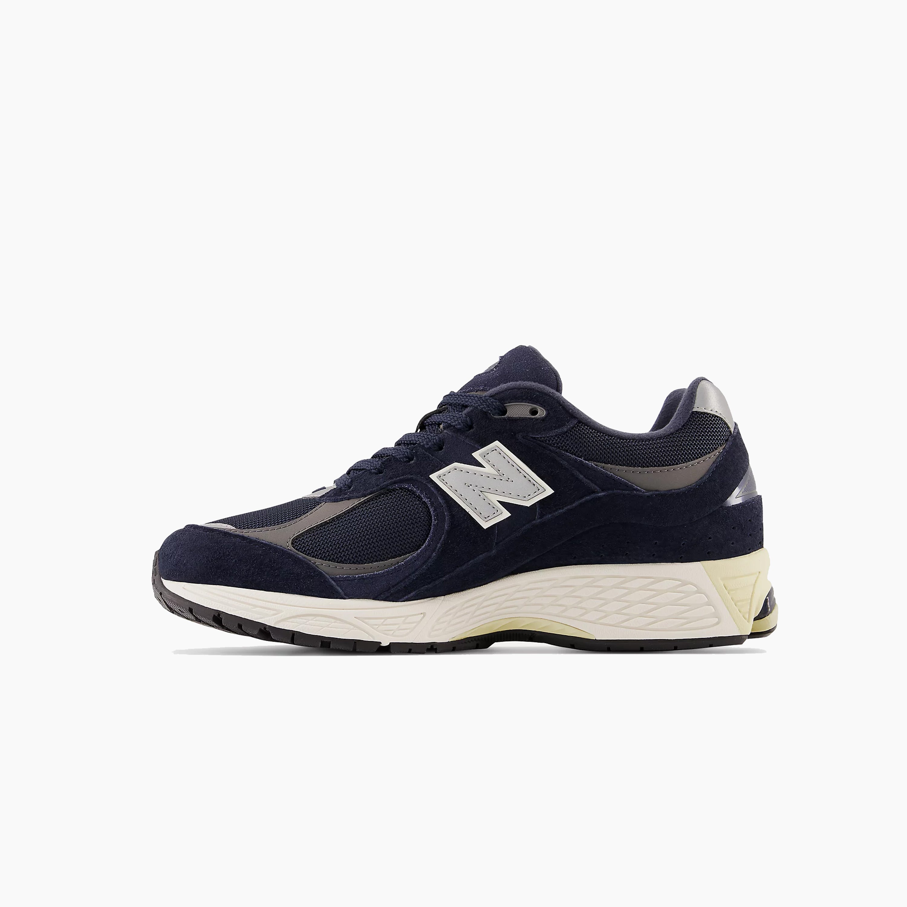 New Balance 2002r para Mujer una sneaker inspirada en la zapatilla de correr de los 2000 que ha evolucionado para convertirse en uno de los modelos de New Balance más amados por tod@s amantes de la marca, disponible también para Hombre | M2002RCA - New Balance 2002r.