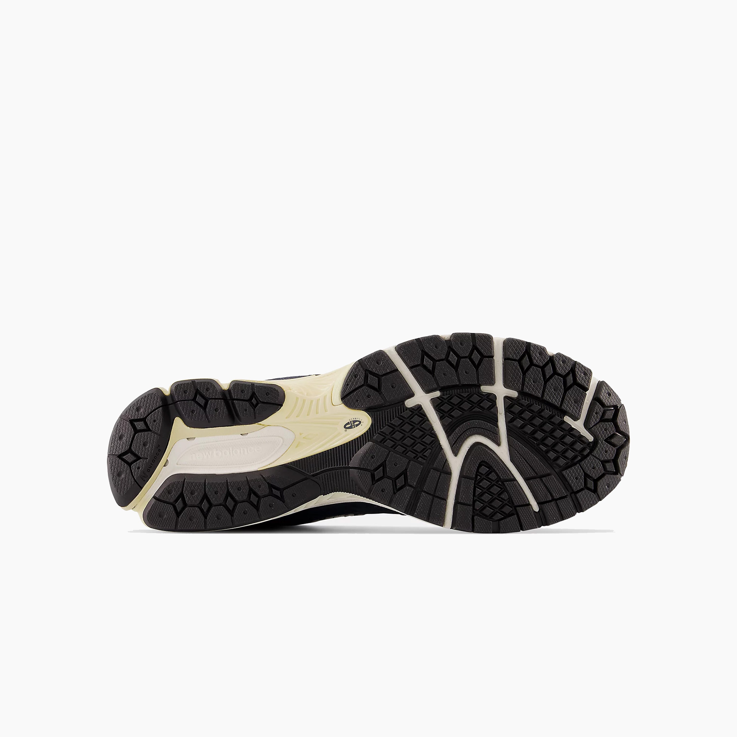 New Balance 2002r para Mujer una sneaker inspirada en la zapatilla de correr de los 2000 que ha evolucionado para convertirse en uno de los modelos de New Balance más amados por tod@s amantes de la marca, disponible también para Hombre | M2002RCA - New Balance 2002r.