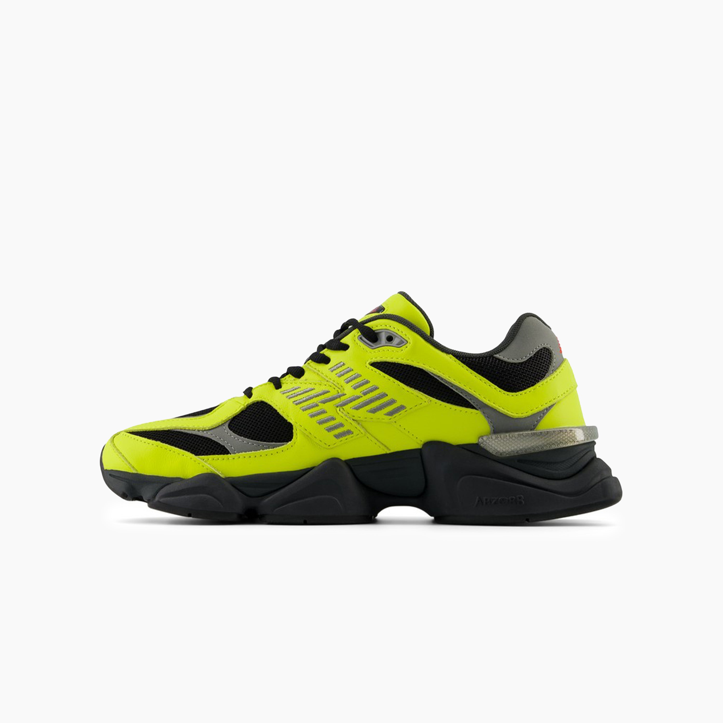 New Balance 9060 para Mujer Negras y Amarillas | La 9060 es la nueva expresión de estilo estilizado y el diseño innovador de la serie 99x clásica. La 9060 reinterpreta elementos conocidos de la 99x con una sensibilidad transformada que se inspira en la técnica visible y futurista de los 2000. Comodidad garantizada en cada paso.