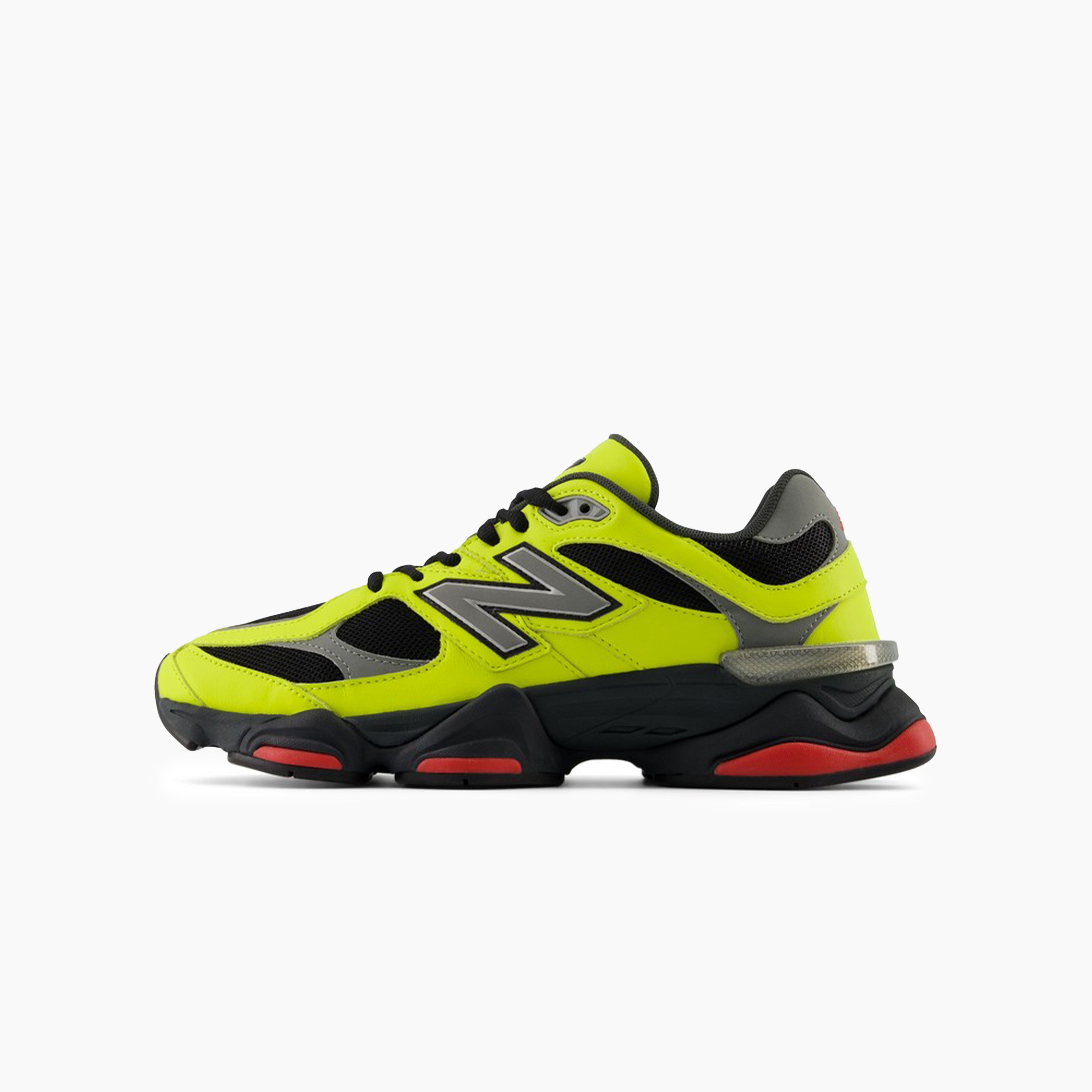 New Balance 9060 para Mujer Negras y Amarillas | La 9060 es la nueva expresión de estilo estilizado y el diseño innovador de la serie 99x clásica. La 9060 reinterpreta elementos conocidos de la 99x con una sensibilidad transformada que se inspira en la técnica visible y futurista de los 2000. Comodidad garantizada en cada paso.