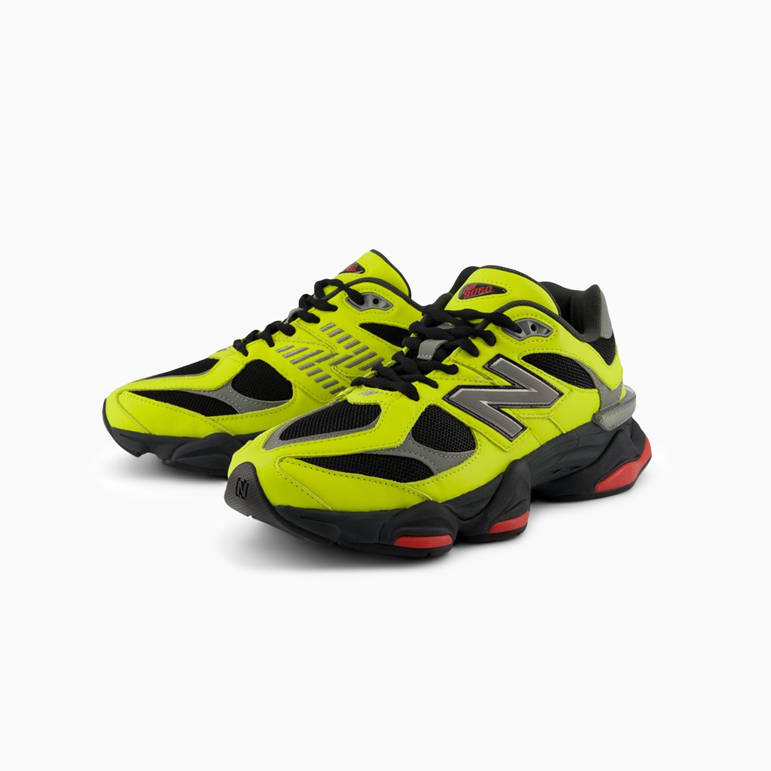 New Balance 9060 para Mujer Negras y Amarillas | La 9060 es la nueva expresión de estilo estilizado y el diseño innovador de la serie 99x clásica. La 9060 reinterpreta elementos conocidos de la 99x con una sensibilidad transformada que se inspira en la técnica visible y futurista de los 2000. Comodidad garantizada en cada paso.