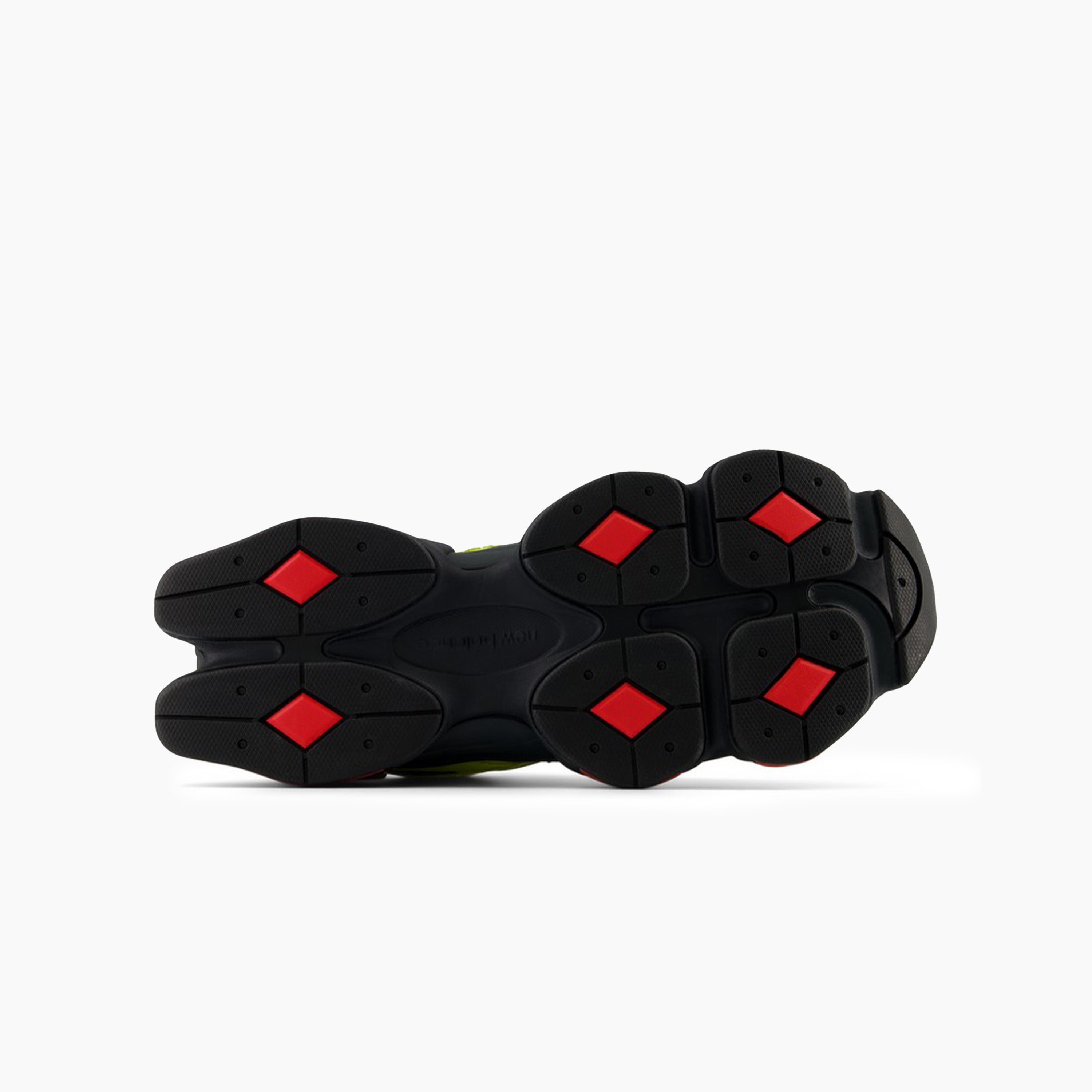 New Balance 9060 para Mujer Negras y Amarillas | La 9060 es la nueva expresión de estilo estilizado y el diseño innovador de la serie 99x clásica. La 9060 reinterpreta elementos conocidos de la 99x con una sensibilidad transformada que se inspira en la técnica visible y futurista de los 2000. Comodidad garantizada en cada paso.