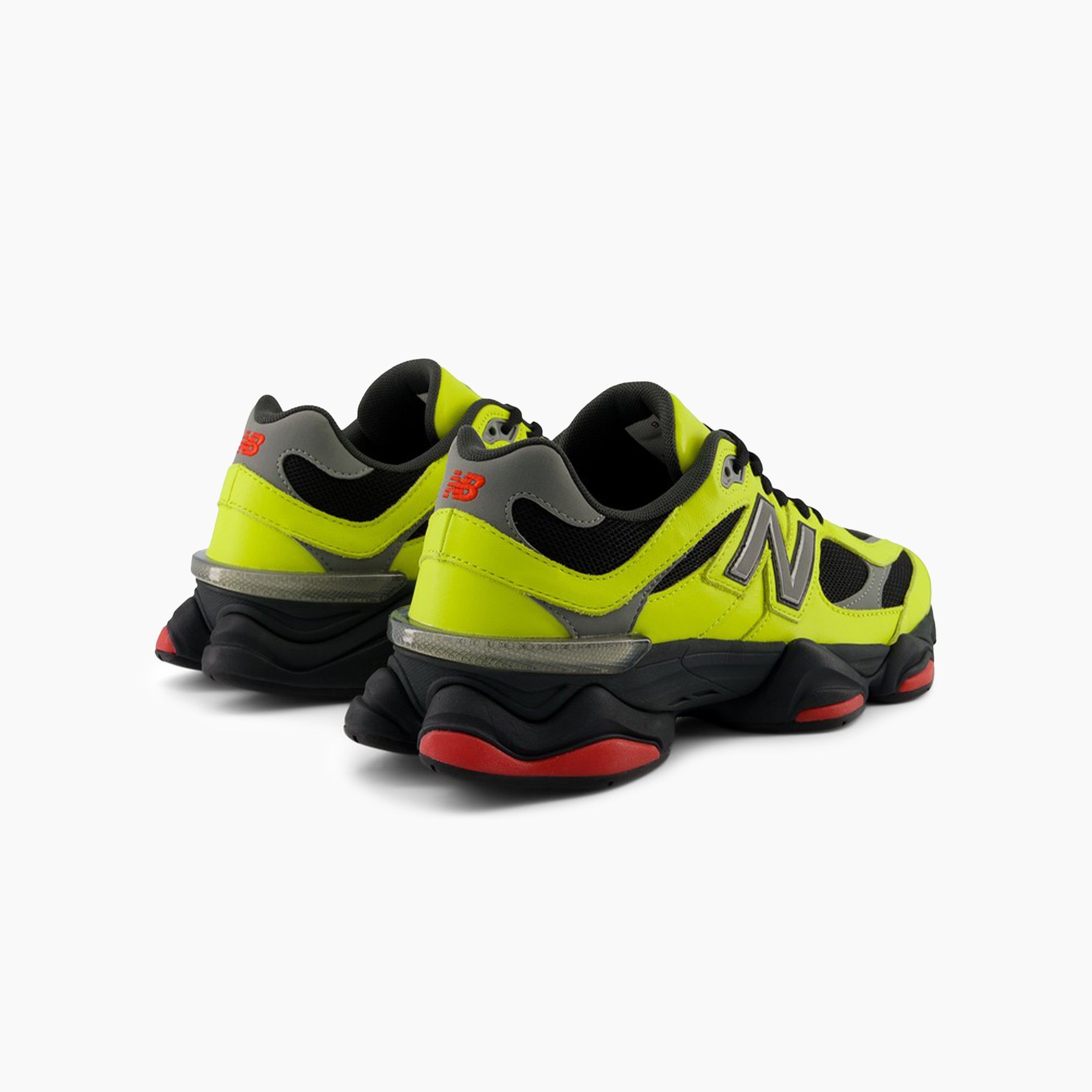 New Balance 9060 para Mujer Negras y Amarillas | La 9060 es la nueva expresión de estilo estilizado y el diseño innovador de la serie 99x clásica. La 9060 reinterpreta elementos conocidos de la 99x con una sensibilidad transformada que se inspira en la técnica visible y futurista de los 2000. Comodidad garantizada en cada paso.