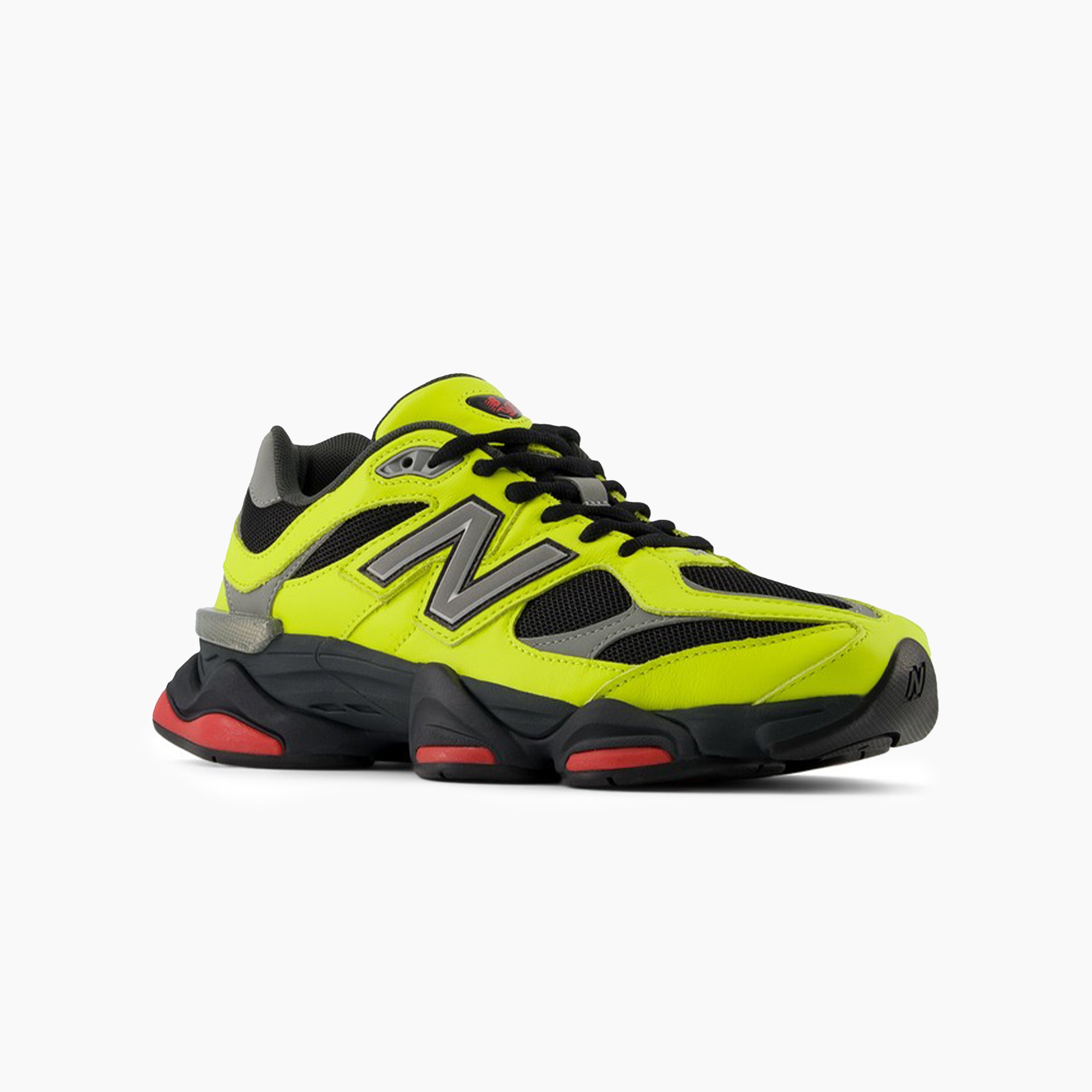 New Balance 9060 para Mujer Negras y Amarillas | La 9060 es la nueva expresión de estilo estilizado y el diseño innovador de la serie 99x clásica. La 9060 reinterpreta elementos conocidos de la 99x con una sensibilidad transformada que se inspira en la técnica visible y futurista de los 2000. Comodidad garantizada en cada paso.