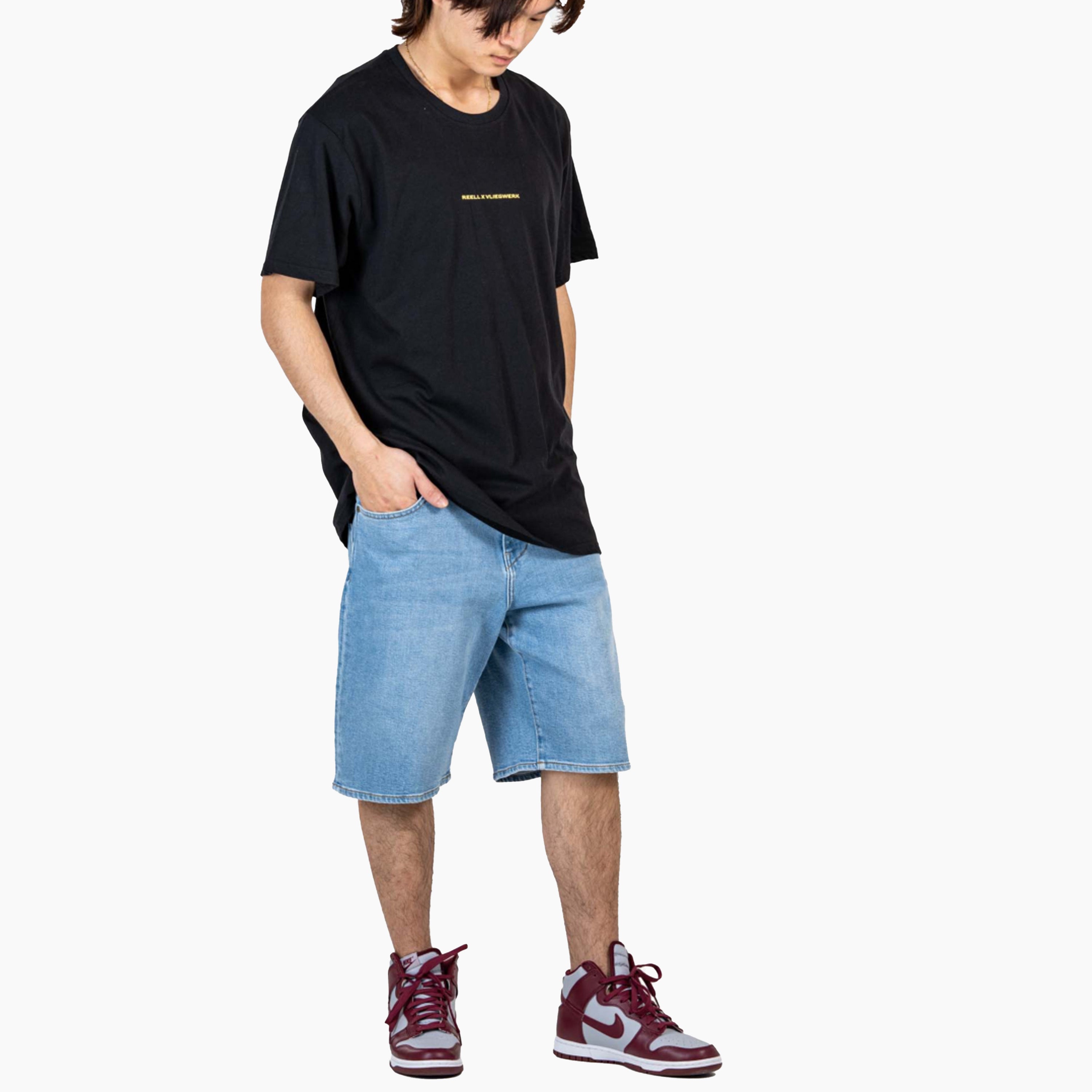 Pantalones Cortos Vaqueros para Hombre | El Solid Short se caracteriza por su corte holgado y ajustado. Este estilo de mezclilla de talle medio se basa en una construcción clásica de 5 bolsillos. Incluye canesú trasero y bolsillos de parche biselados. Ajuste holgado y cónico