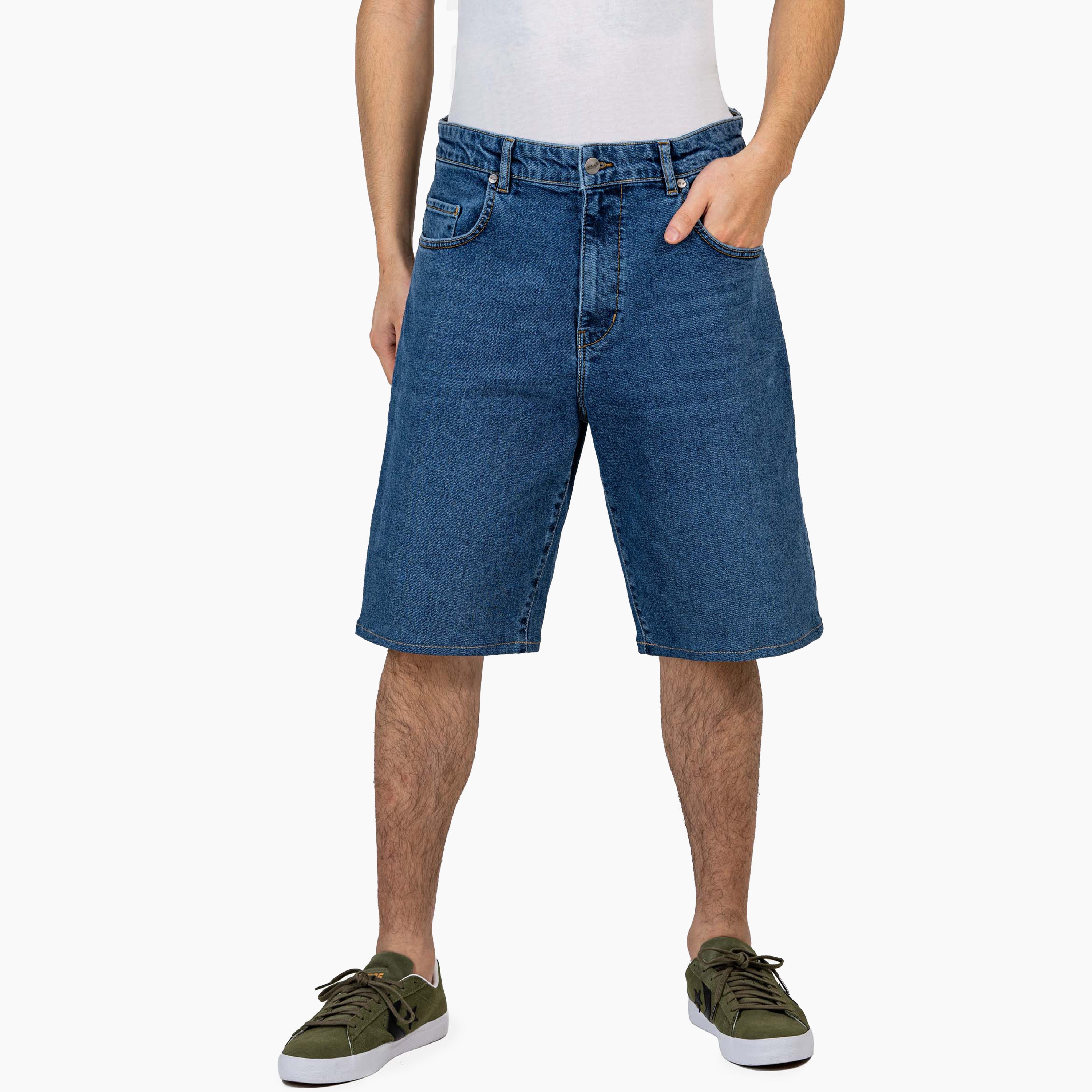 Pantalones Cortos Vaqueros | Shorts Hombre | Pantalones Cortos | El Solid Short es caracterizado por su corte holgado y ajustado, fabricado para conseguir un ajuste relajado y holgado ideal para el día a día. Este estilo de mezclilla de talle medio se basa en una construcción clásica de cinco bolsillos, que incluye un canesú trasero con bolsillos de parche biselados.