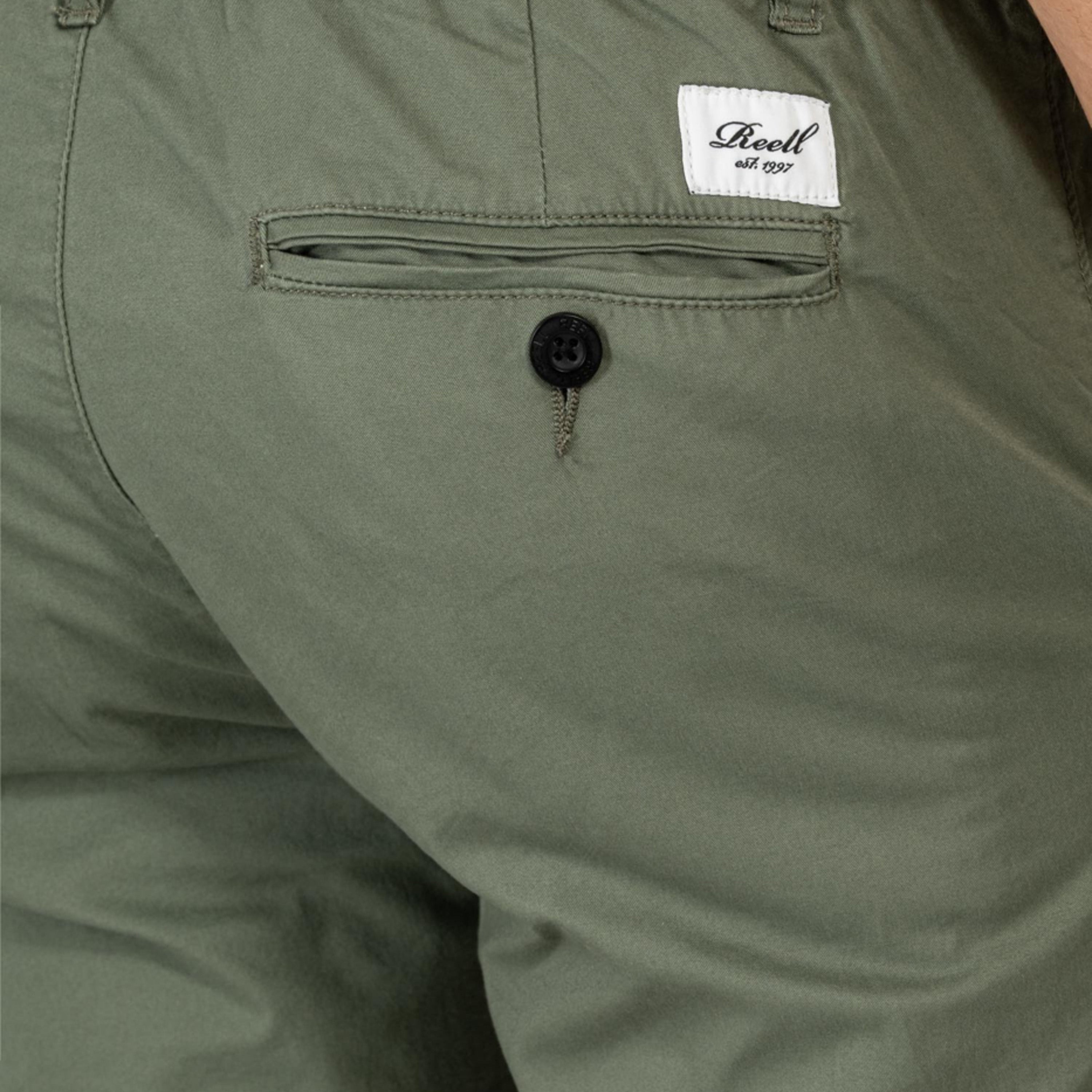 Pantalones Largos para Hombre | Pantalones Hombre estilo Chino | Fabricado en sarga flexible ligera de mezcla de algodón, el Reflex Easy LW ofrece un ajuste cónico con una cintura elástica con cordón para mayor comodidad. Este estilo veraniego te aporta un aire relajado incluso en los viajes de negocios más exigentes.