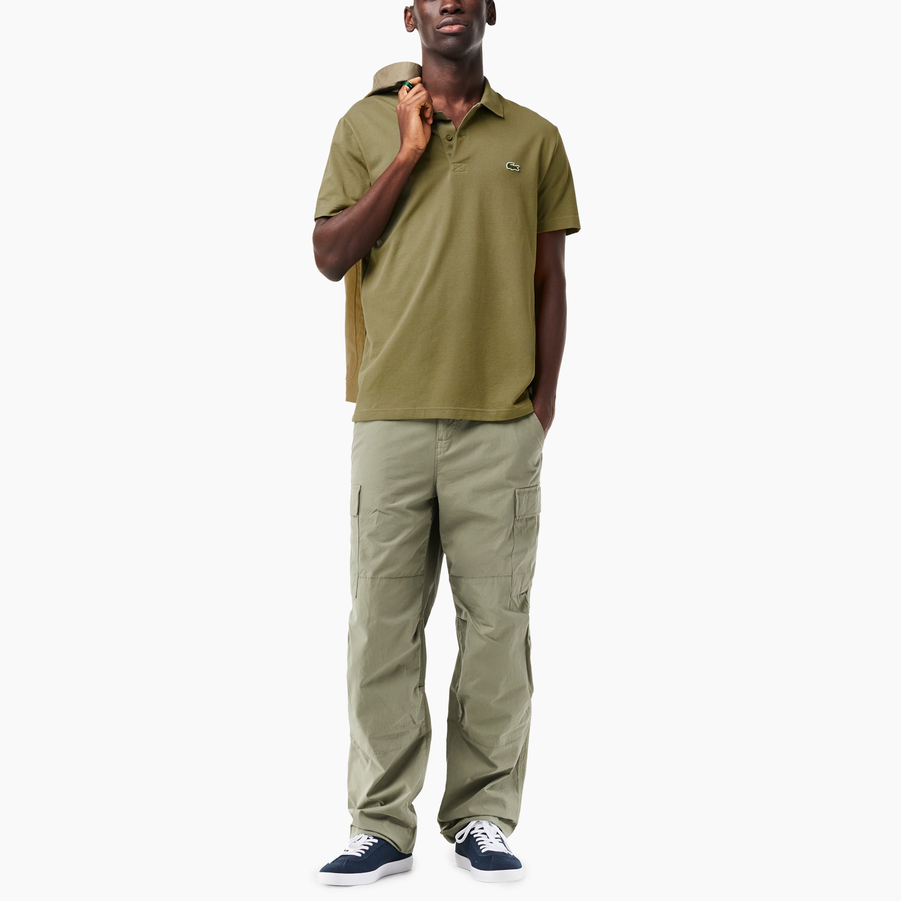 Polo Lacoste para Hombre | Apuesta por un look impecable con este emblemático polo. Promete una sensación de ligereza dondequiera que vayas. Estilo y comodidad en todo momento.