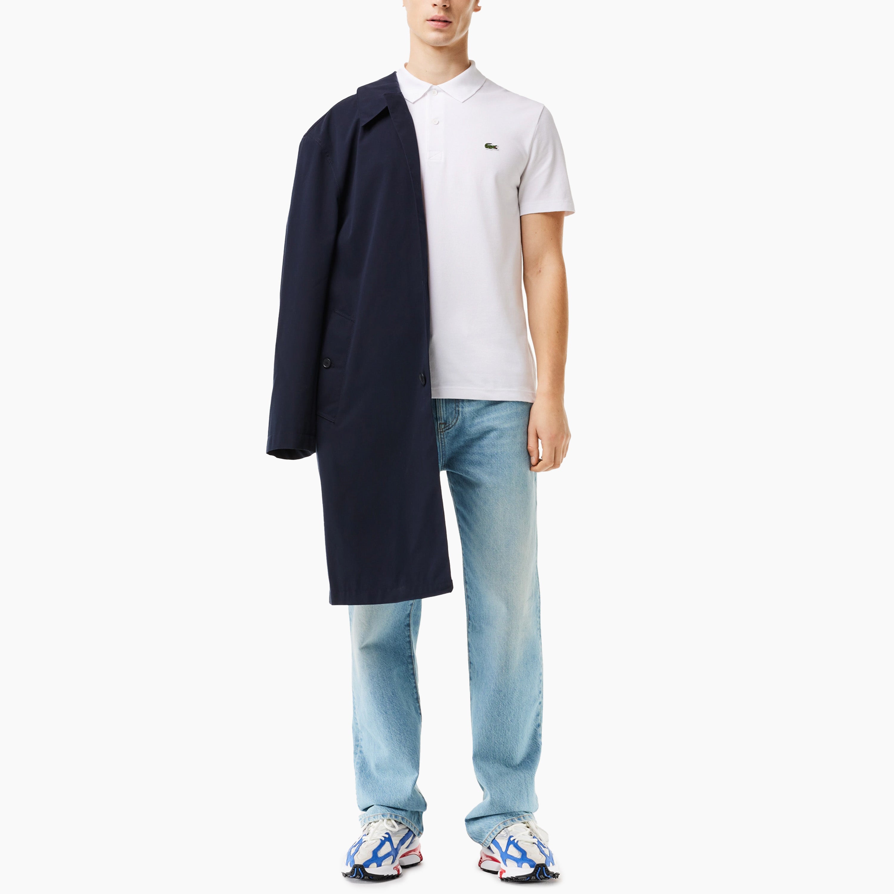 Polo Lacoste Hombre | Apuesta por un look impecable con este emblemático polo. Promete una sensación de ligereza dondequiera que vayas. Estilo y comodidad en todo momento.