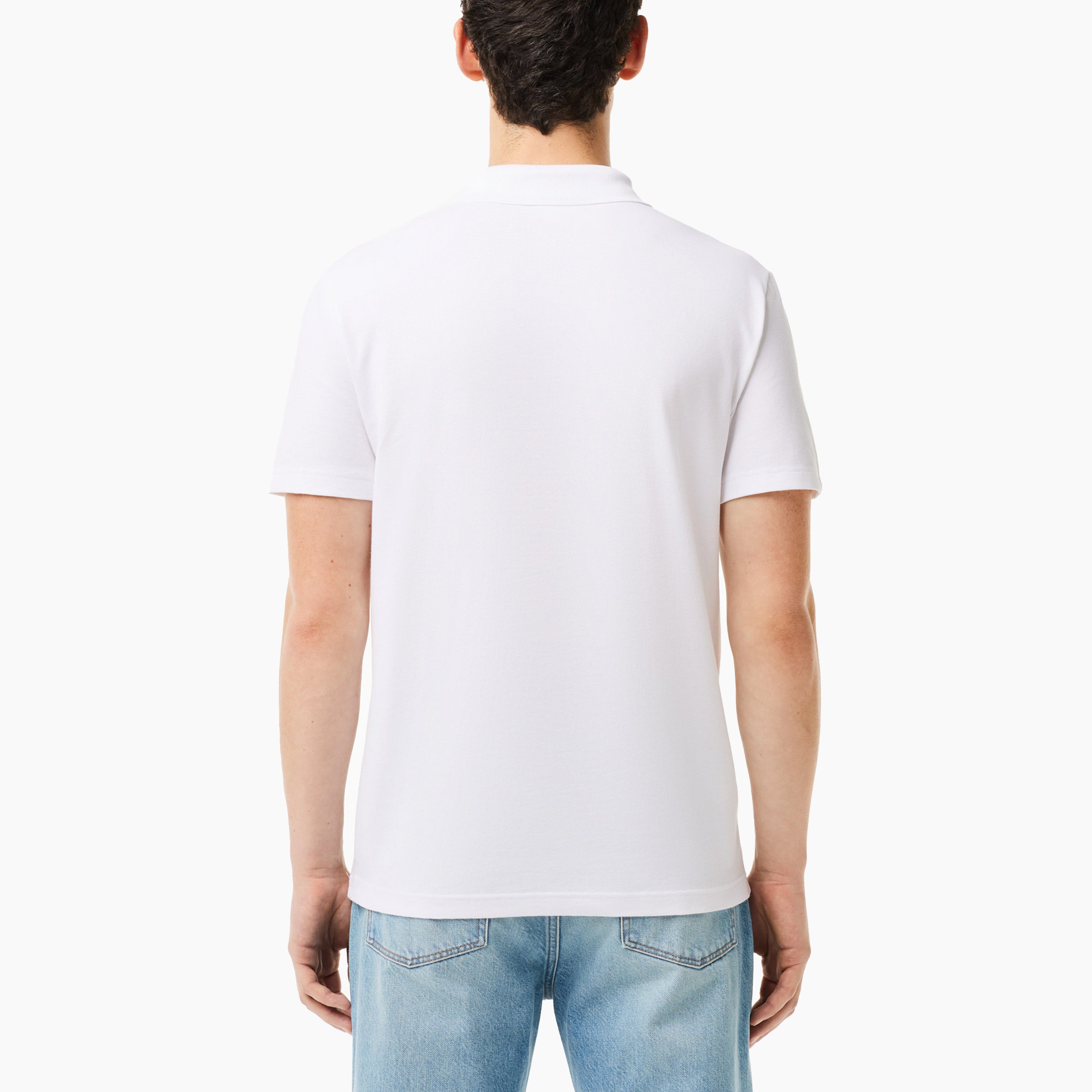Polo Lacoste Hombre | Apuesta por un look impecable con este emblemático polo. Promete una sensación de ligereza dondequiera que vayas. Estilo y comodidad en todo momento.