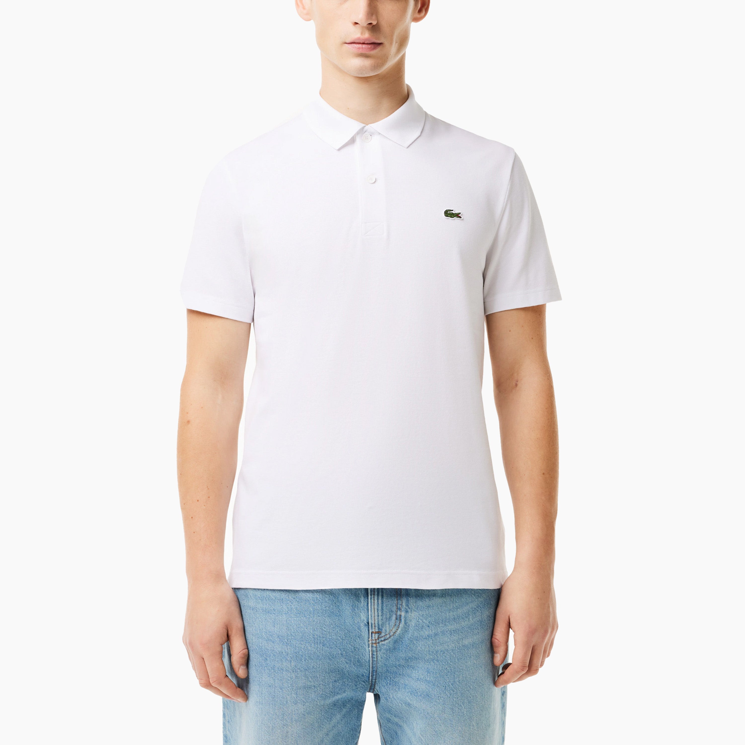 Polo Lacoste Hombre | Apuesta por un look impecable con este emblemático polo. Promete una sensación de ligereza dondequiera que vayas. Estilo y comodidad en todo momento.