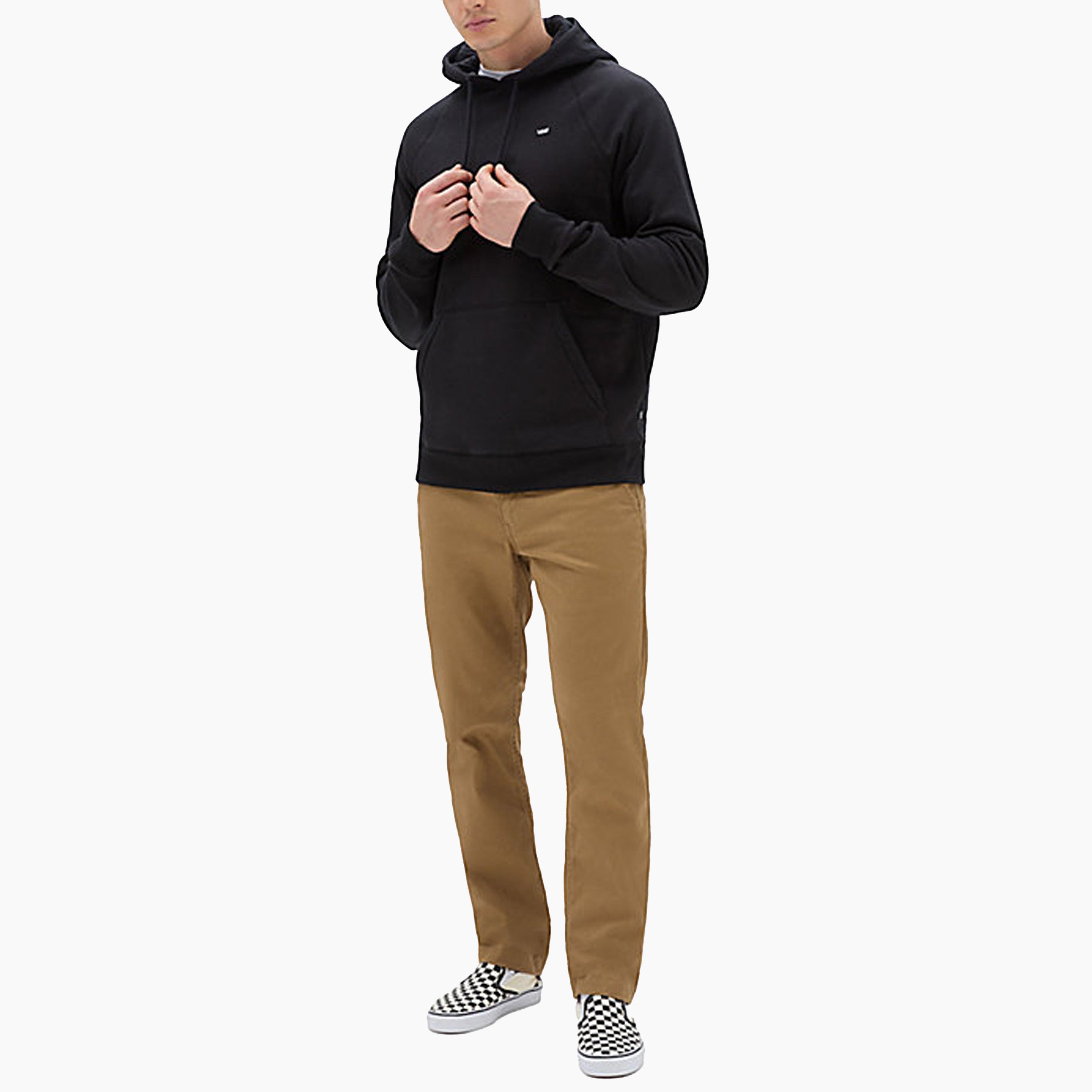 Descubre la Sudadera Vans Negra Versa Standard, perfecta para hombres que buscan estilo y comodidad. Con un bolsillo de canguro delantero para mayor funcionalidad y un logotipo OTW distintivo en el lado izquierdo. Fabricada con una composición de 88% algodón y 12% poliéster para garantizar durabilidad y confort. ¡Compra ahora!