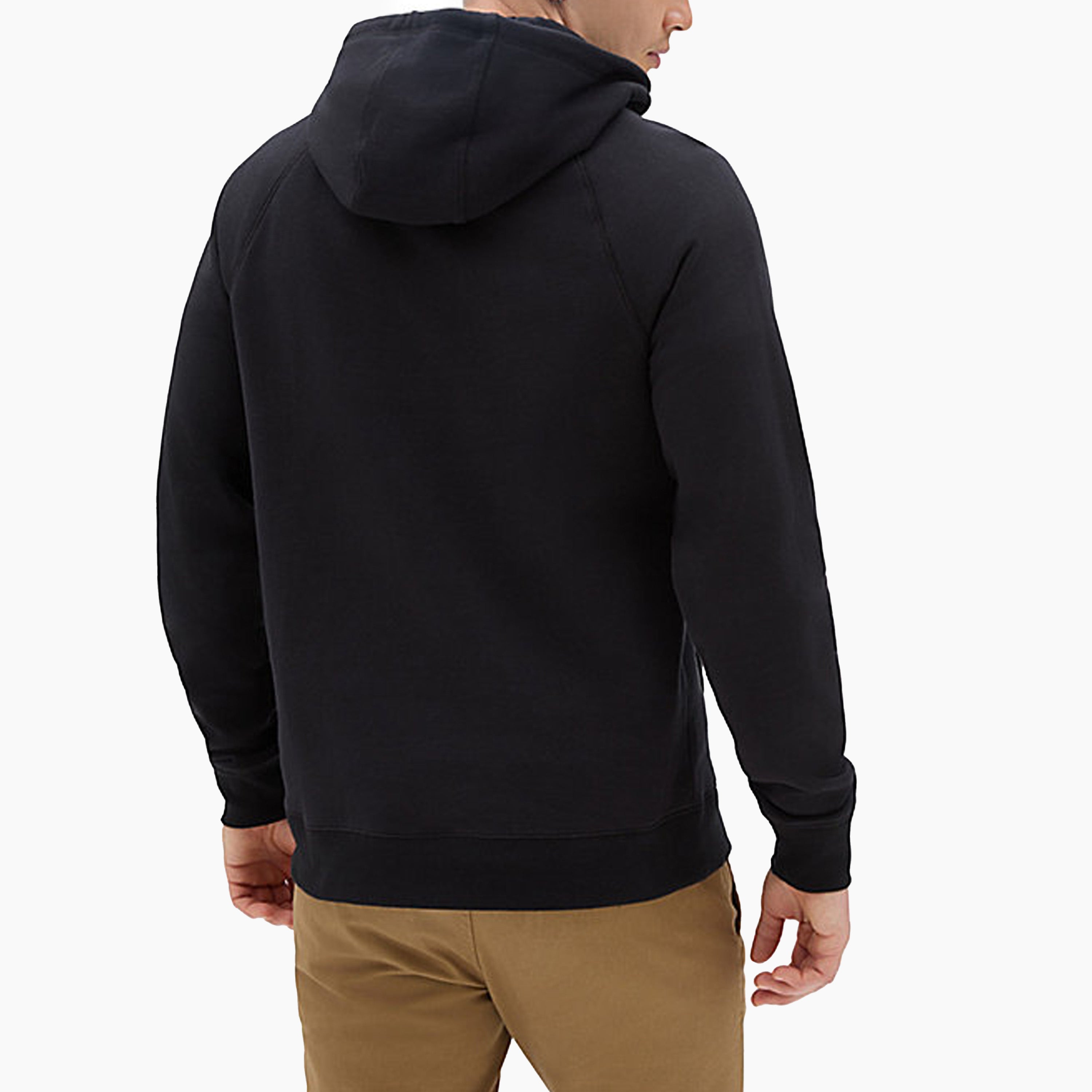 Descubre la Sudadera Vans Negra Versa Standard, perfecta para hombres que buscan estilo y comodidad. Con un bolsillo de canguro delantero para mayor funcionalidad y un logotipo OTW distintivo en el lado izquierdo. Fabricada con una composición de 88% algodón y 12% poliéster para garantizar durabilidad y confort. ¡Compra ahora!
