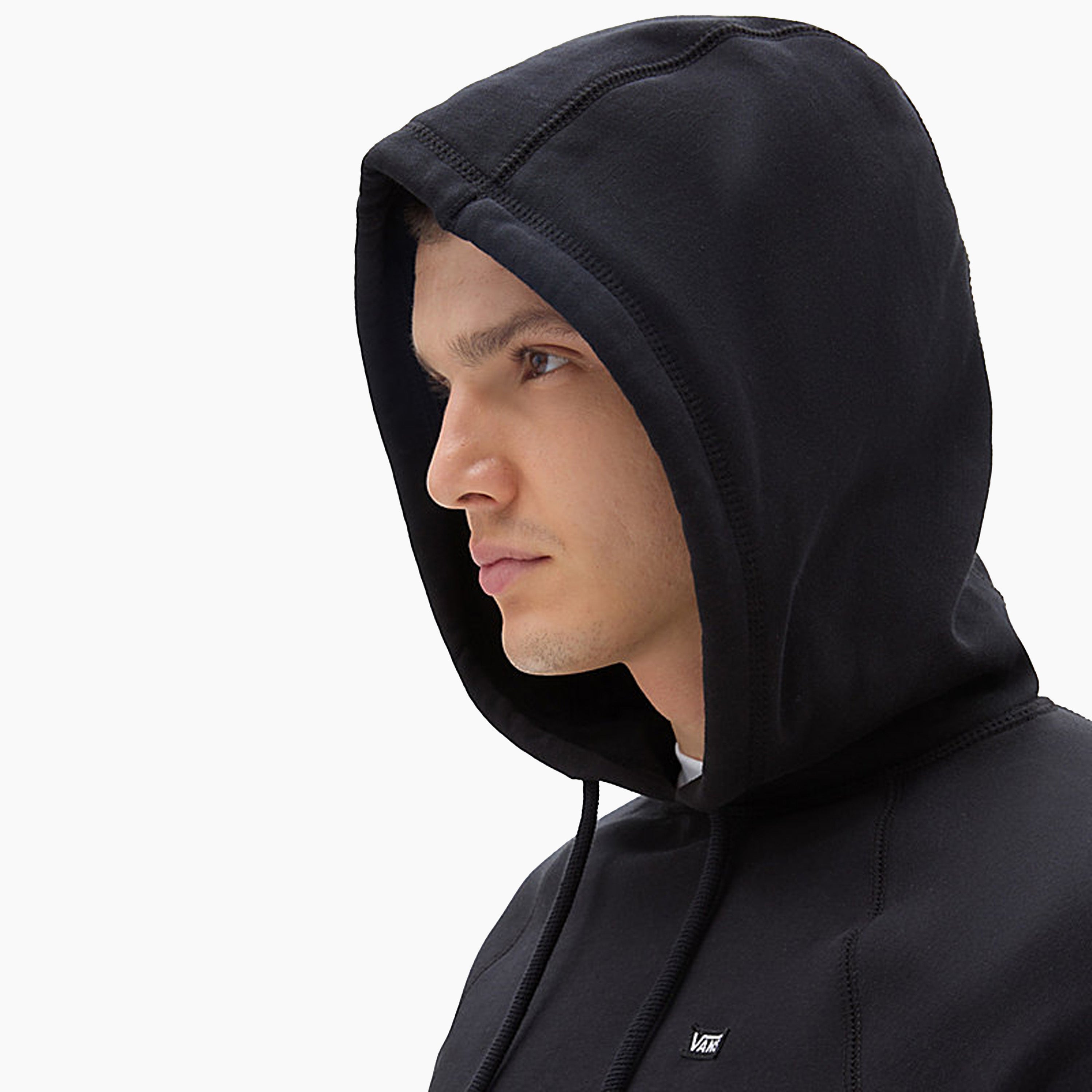 Descubre la Sudadera Vans Negra Versa Standard, perfecta para hombres que buscan estilo y comodidad. Con un bolsillo de canguro delantero para mayor funcionalidad y un logotipo OTW distintivo en el lado izquierdo. Fabricada con una composición de 88% algodón y 12% poliéster para garantizar durabilidad y confort. ¡Compra ahora!