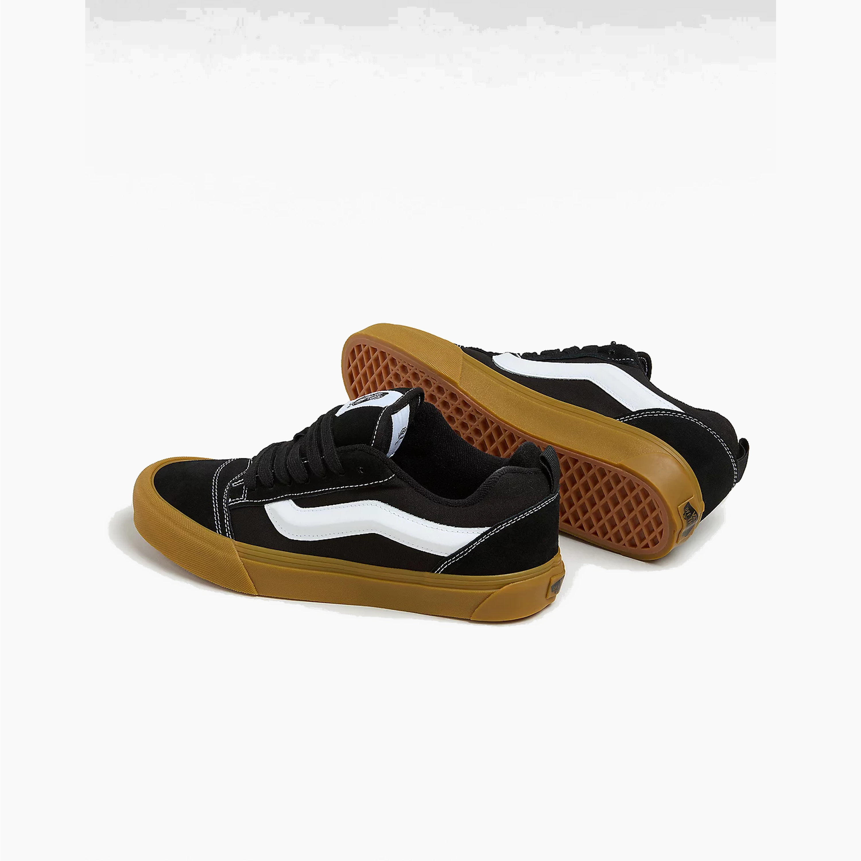 VANS KNU SKOOL NOIR & GOMME - VN0009QCB9M1