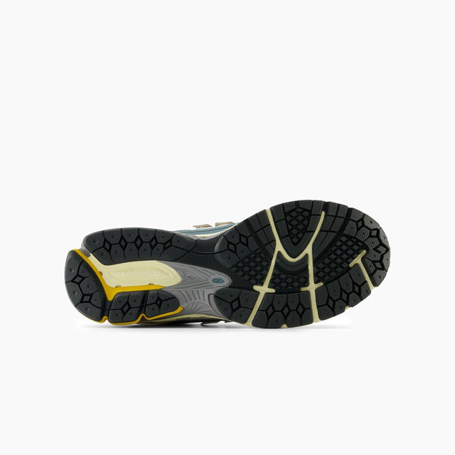 New Balance 1906r Mujer | Estas zapatillas de running se han diseñado con características que les aportan la máxima comodidad y una tecnología prémium para mantener el ritmo de tu activo estilo de vida.