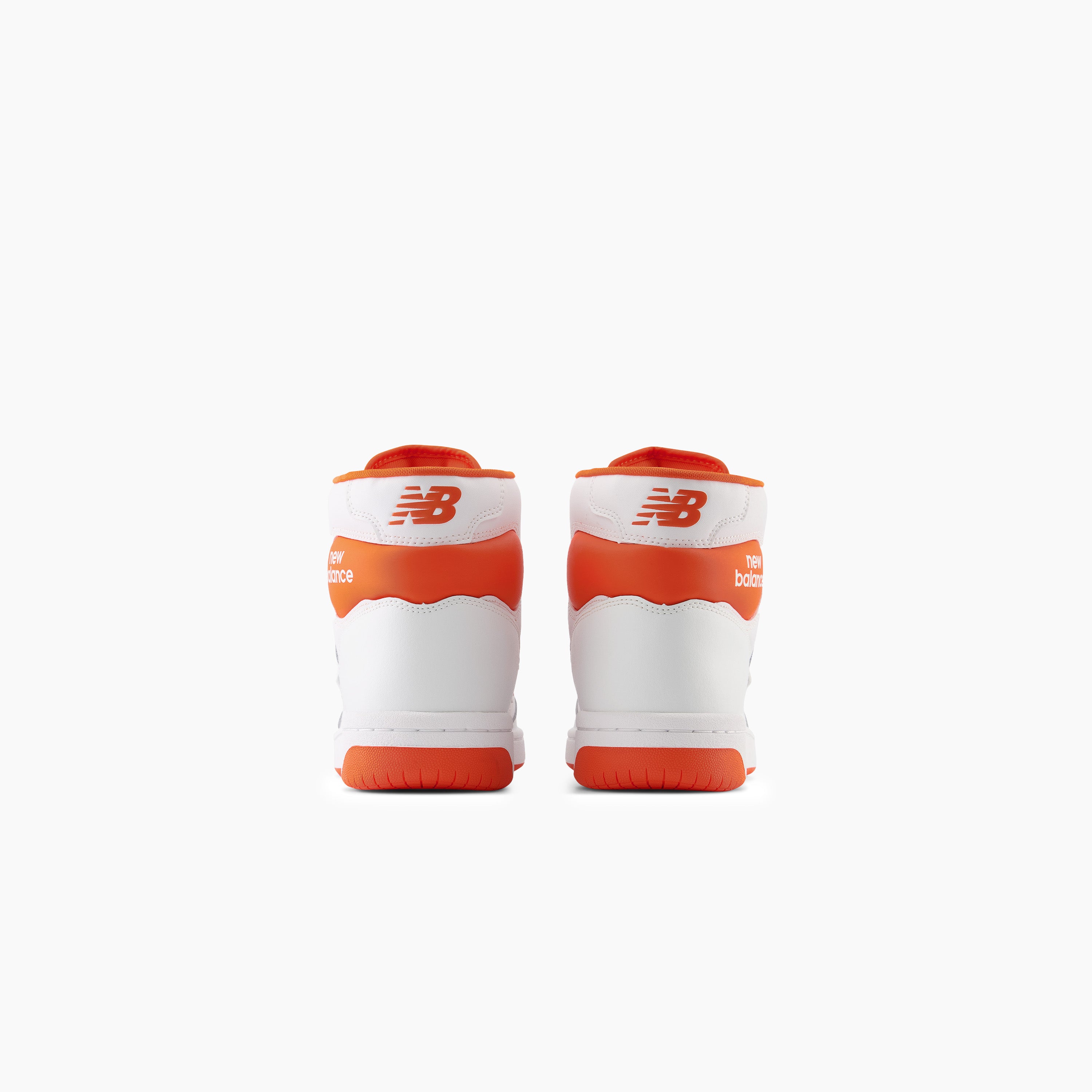 New Balance 480 para Hombre blancas, las sneakers con el auténtico estilo de New Balance una sneaker con pala de piel suave de calidad superior con extremo flexible acompañada a una talonera robusta que proporciona estabilidad, calidad, resistente una buena New Balance 480 para Hombre.