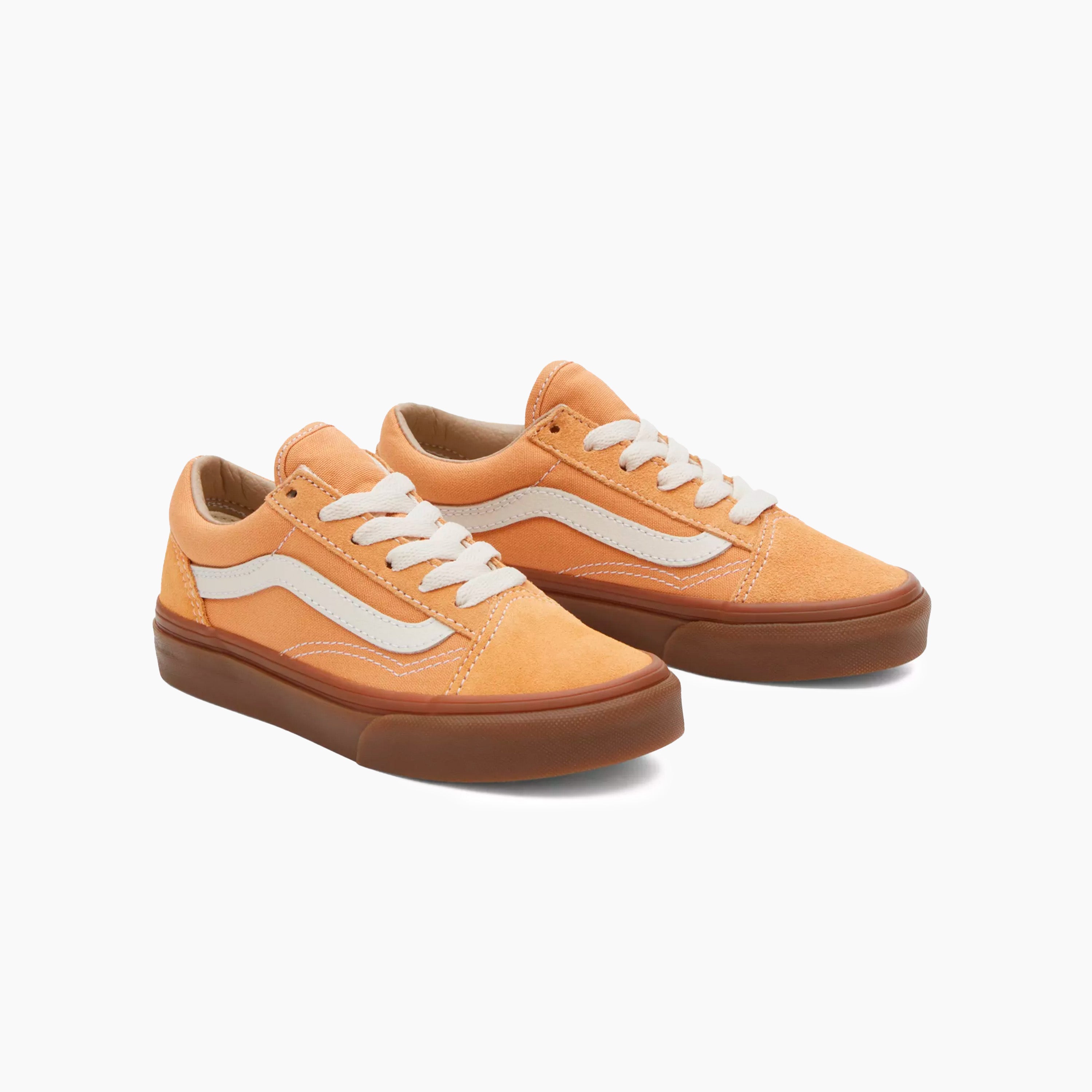 Zapatillas Ninos | Vans Kids | El emblemático modelo con el que nació la Sidestripe: las Old Skool. Desde su debut en el 77 este modelo de caña baja se ha convertido en todo un emblema en el mundo del skate, música y moda. Desde los patinadores y punks de los 90 a leyendas actuales. Haz que el más peque de la casa viva el estilo único de esta zapatilla.