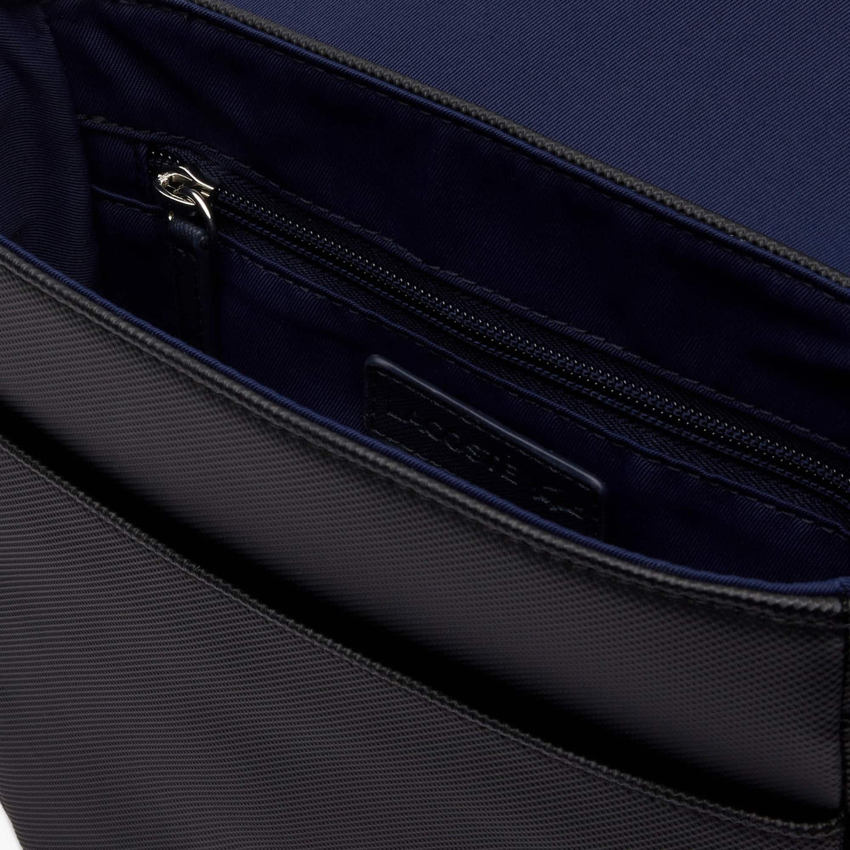 LACOSTE BANDOLERA CLÁSICA CON SOLAPA NOIR NH4423HC