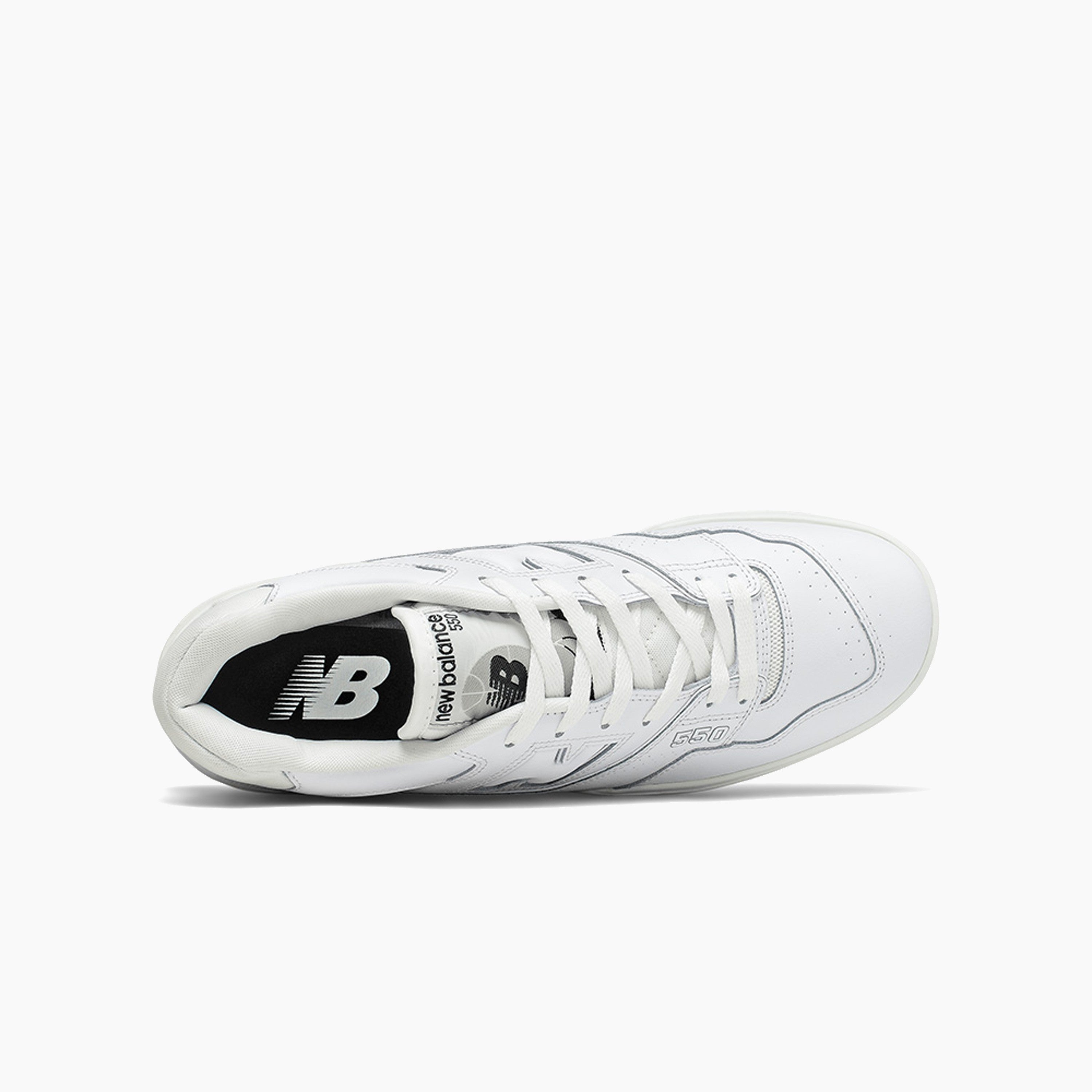 New Balance 550 | New Balance 550 Blancas | New Balance 550 Hombre | New Balance 550 White | De corte limpio y sencillo, sin exceso de volumen. Un clásico atemporal con este tributo a los jugadores profesionales de los años 90 y la ropa urbana que definió a toda una generación de baloncesto. Creada para el jugador que conoce la autenticidad.