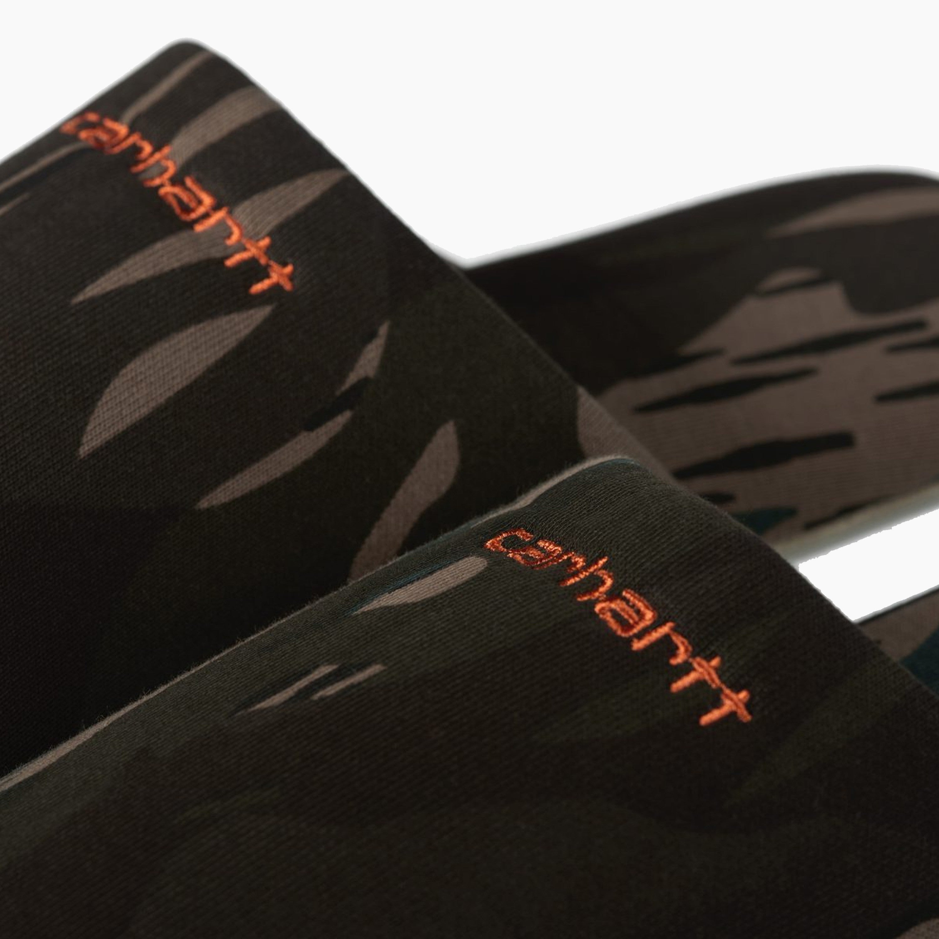 Gadgets Carhartt | Zapatillas de andar por casa | Zapatillas de andar por casa fabricadas en gruesa mezcla de algodón y poliéster cepillado para conseguir una mayor suavidad y calidez. Texto bordado en color naranja.