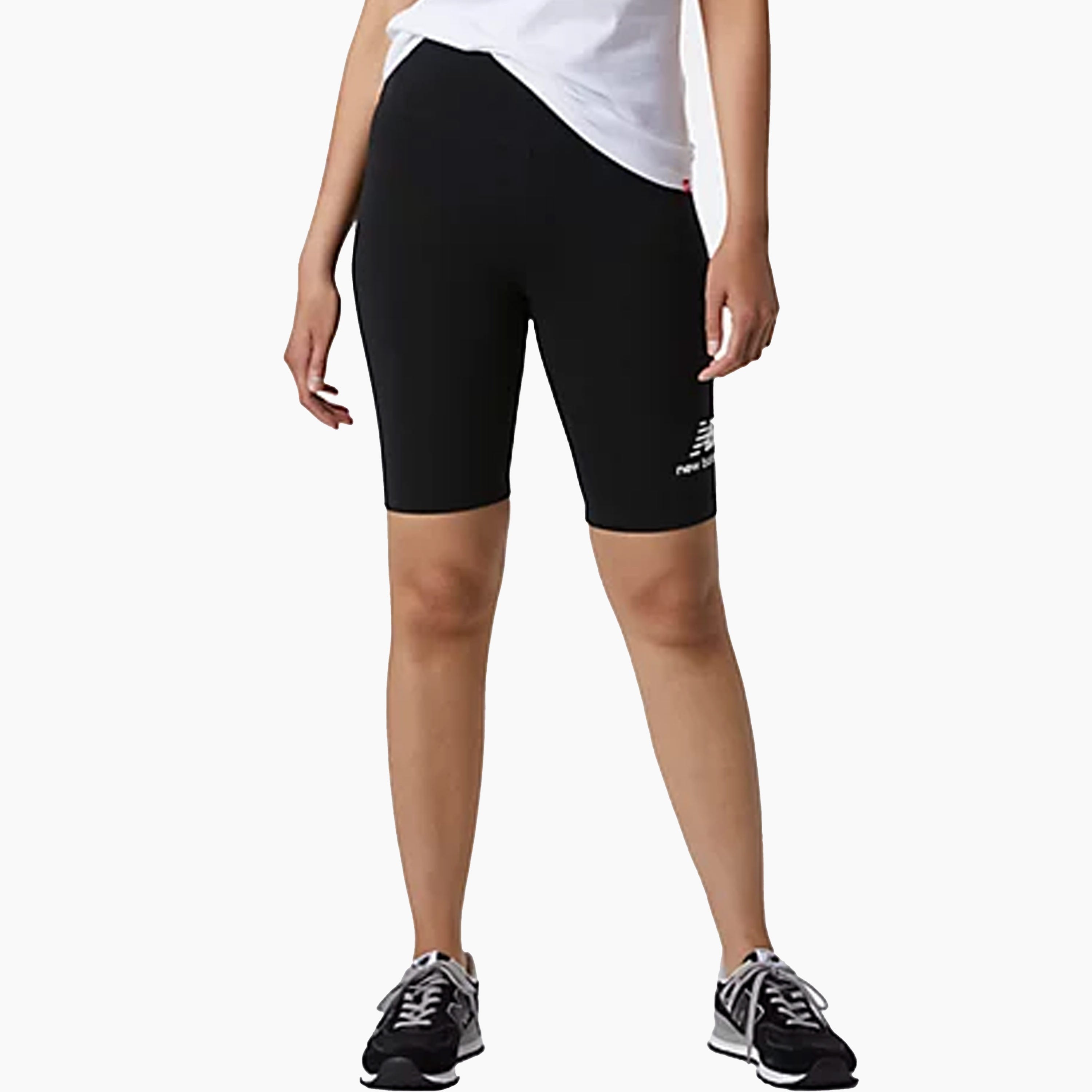 NB ESSENTIAL SHORT BLACK LOGO