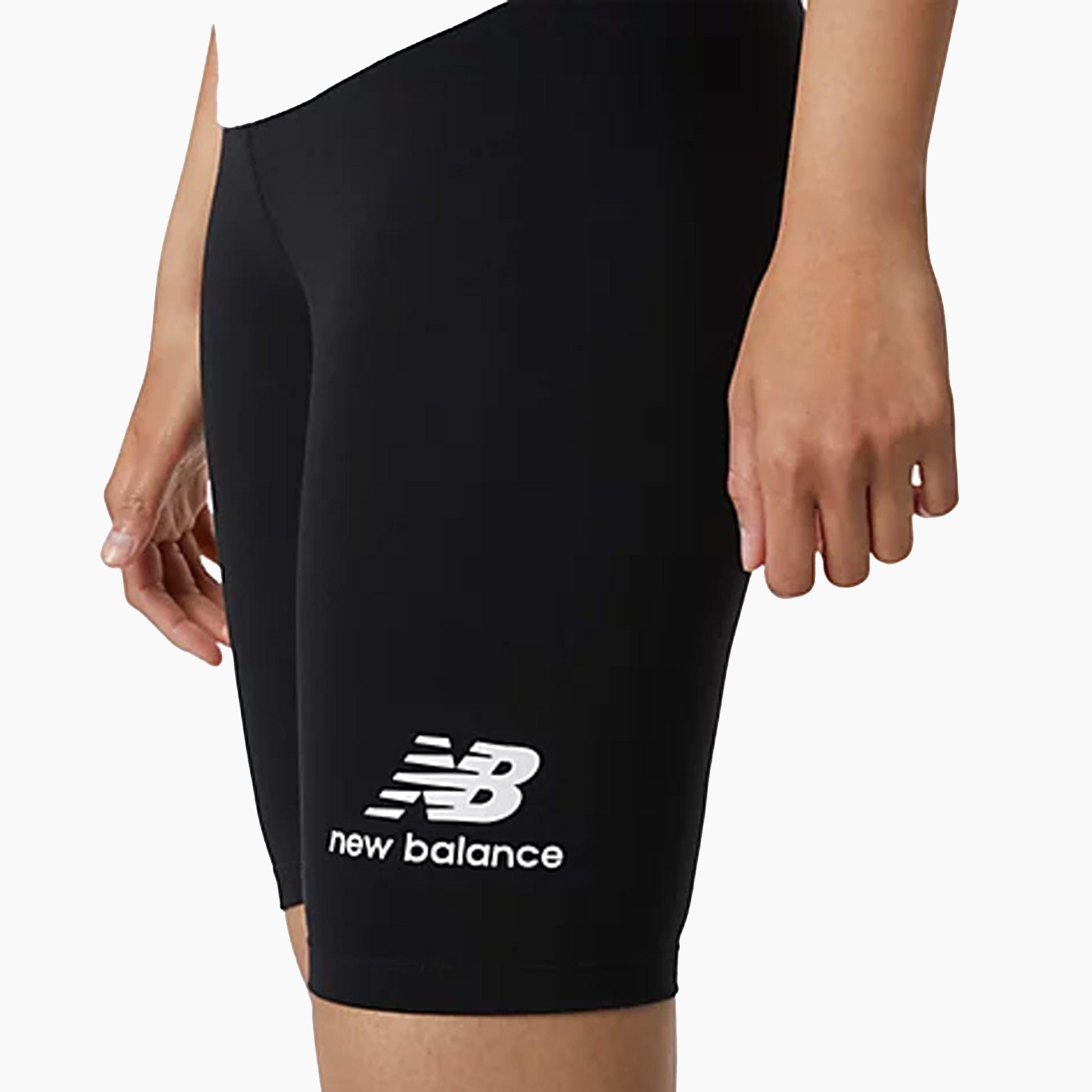 NB ESSENTIAL SHORT BLACK LOGO