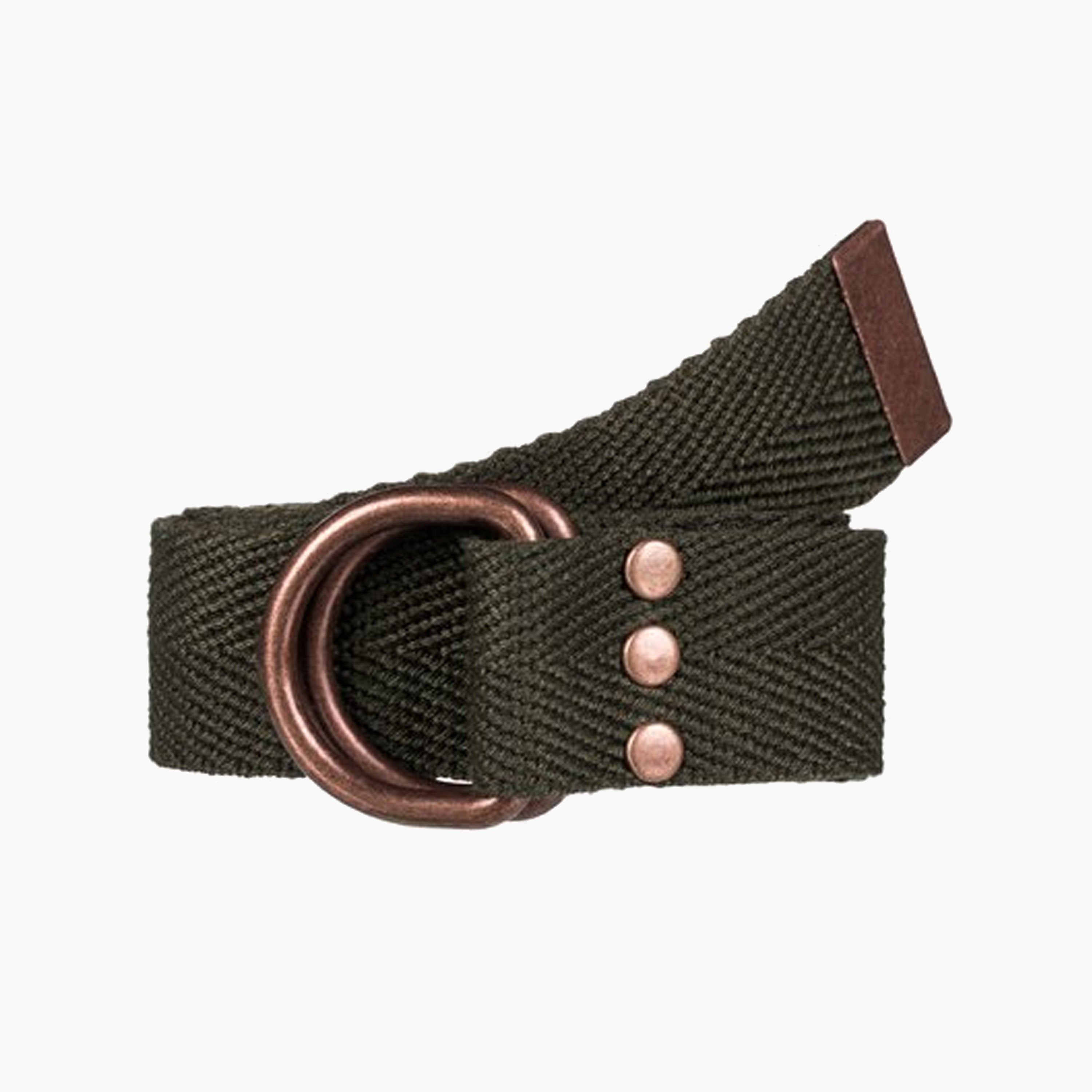 Cinturón de tela Color verde oliva Doble hebilla Dos evillas metálicas Pasador de metal Tres botones metálicos sutiles Resortes metálicos Color cobre tostado Diseño moderno Combinación de colores verde y marrón Estilo urbano Ajustable Cómodo Duradero Marca DC