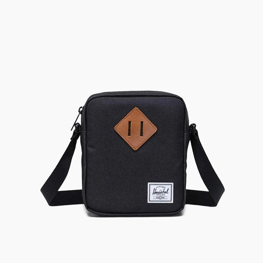 Bandolera Hombre | Bandolera Herschel | Bandolera con estilo cuadrado con detalle de diamantes, fabricada con tejidos Ecosystem reciclados y una correa ajustable para llevar al hombro.