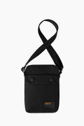 Bandolera Carhartt | ¡Lleva todo lo que necesitas con facilidad con la Hasta Shoulder Bag, una bandolera en negro fabricada de algodón y nailon ripstop para una resistencia única. Es repelente al agua para proteger tus pertenencias. Cierre de botones y cremallera.  