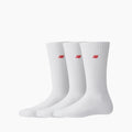 Calcetines de Running para Hombre y Mujer Blancos de New Balance | Estos calcetines de algodón tienen la plantilla acolchada y son muy cómodos para cada día. Además presentan un bonito bordado en rojo que les confiere mucho estilo.
