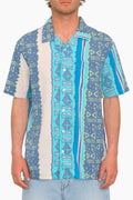 Camisa Volcom Hombre | Camisa Manga Corta | Camisa de manga corta para hombre fabricada en Viscosa. Presenta un diseño de estampados alrededor de toda la prenda combinadas con un cierre de botones y cuello camisero, garantizando comodidad en todo momento. Ajuste clásico.