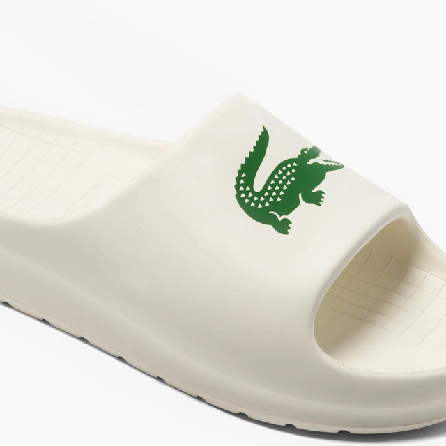 Chanclas Lacoste | Chanclas Lacoste Hombre | Disfruta de una comodidad inigualable con las chanclas Serve Slide 2.0. Modernas y resistentes, cuentan con una almohadilla extra para una sensación acolchada.