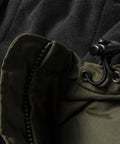 La sail jacket es una chaqueta ligera con capucha confeccionada con tejido Nylon Supplex repelente al agua. La chaqueta presenta un forro polar, puños y banda inferior de punto acanalado, además de una capucha con cordón. Ajuste Regular. | Chaqueta Carhartt | Chaqueta Carhartt Hombre