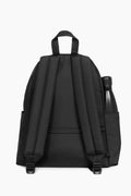 Mochila Eastpak Negra | Mochila ideal para el día a día. Inspirada en el clásico modelo icónico pero reinventada para una mayor adaptación a la vida moderna. Fabricada con 100% de materiales reciclados. Correas acolchadas.&nbsp;