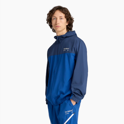 NEW BALANCE JAQUETA GRÁFICA TEJIDA REIMAGINADA AZUL MJ53527-GAB