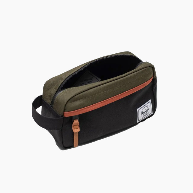 HERSCHEL CHAPTER SMALL TRAVEL KIT BLK & IVY GREEN AND CHUTNEY - 30063