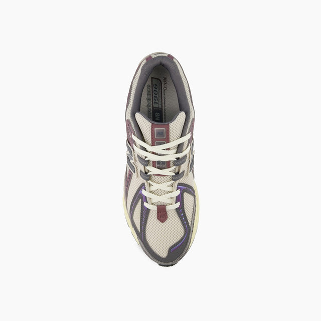 New Balance 1906r para Mujer Grises y Granates | Sneakers Mujer | Estas zapatillas de running se han diseñado con características que aportan la máxima comodidad y una tecnología premium para mantener el ritmo de tu ativo estilo de vida. 