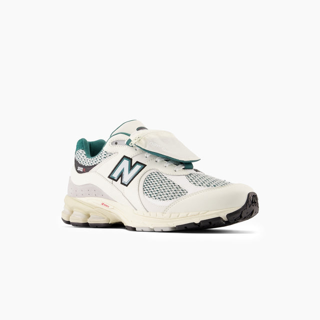 Disfruta de las New Balance 2002r, una sneaker inspirada en las zapatillas de running de los 2000 caracterizadas por su estilo clásico combinado con tecnología puntera en comodidad que hará que no te la quieras ni quitar / SABAS SHOP - New Balance 2002r