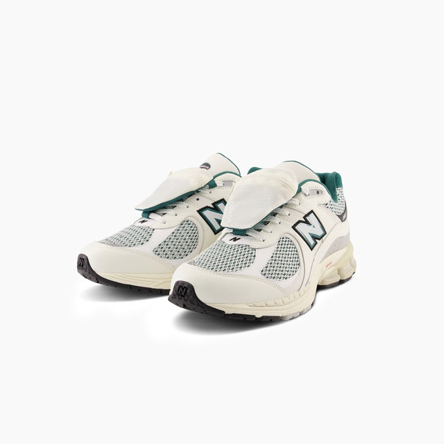 Disfruta de las New Balance 2002r, una sneaker inspirada en las zapatillas de running de los 2000 caracterizadas por su estilo clásico combinado con tecnología puntera en comodidad que hará que no te la quieras ni quitar / SABAS SHOP - New Balance 2002r