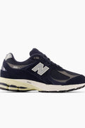 New Balance 2002r para Mujer una sneaker inspirada en la zapatilla de correr de los 2000 que ha evolucionado para convertirse en uno de los modelos de New Balance más amados por tod@s amantes de la marca, disponible también para Hombre | M2002RCA - New Balance 2002r.