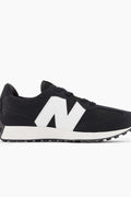 Disfruta de estilo y comodidad con las nuevas zapatillas de niño New Balance 327 en negro. Diseñadas con materiales de alta calidad, estas zapatillas son ideales para cualquier ocasión y se adaptan perfectamente al pie para asegurar una pisada suave y estable. Experimenta el rendimiento de New Balance con un toque de moda.