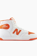 New Balance 480 para Hombre blancas, las sneakers con el auténtico estilo de New Balance una sneaker con pala de piel suave de calidad superior con extremo flexible acompañada a una talonera robusta que proporciona estabilidad, calidad, resistente una buena New Balance 480 para Hombre.