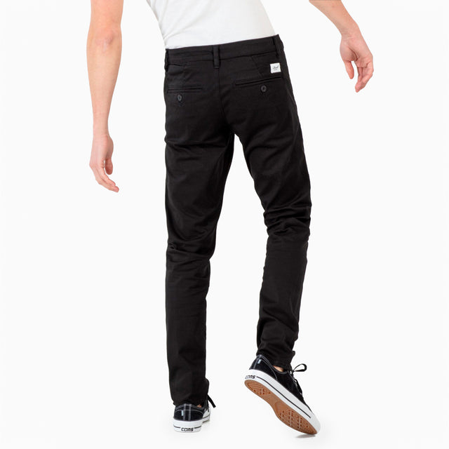 CHINO REELL FLEX FUSELÉ NOIR