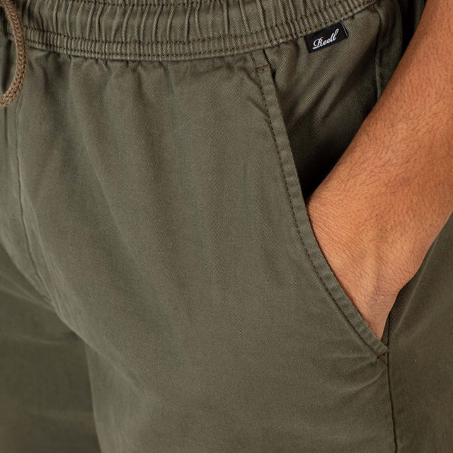 Pantalones Cortos | Pantalones Cortos para Hombre | Pantalones Cortos para Hombre Vaqueros | El pantalón corto Reflex Lazy Short, presenta un ajuste amplio y entrepierna más baja. Perfecto para relajarse y disfrutar de un día de comodidad. Cintura elástica y tejido de sarga elástica ajustan los pantalones a tu forma del cuerpo.