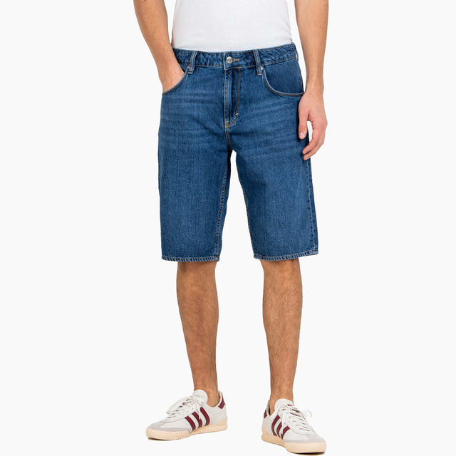 Pantalones Cortos Vaqueros para Hombre | Pantalones Cortos | Shorts Hombre Vaqueros | Reell Shorts | Reell Jeans | El Rafter Short 2 es la versión más fresca del vaquero original para el verano. Fieles a su forma, los detalles limpios realzan el estilo favorito. Fabricado para conseguir una mayor comodidad y durabilidad. ﻿Subida Regular, Corte Recto. 