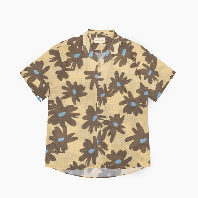 Camisa Hombre Verano | Camisa de manga corta para hombre fabricado en algodón. Presenta un diseño de estampados gráficos alrededor de la prenda. Ajuste regular.